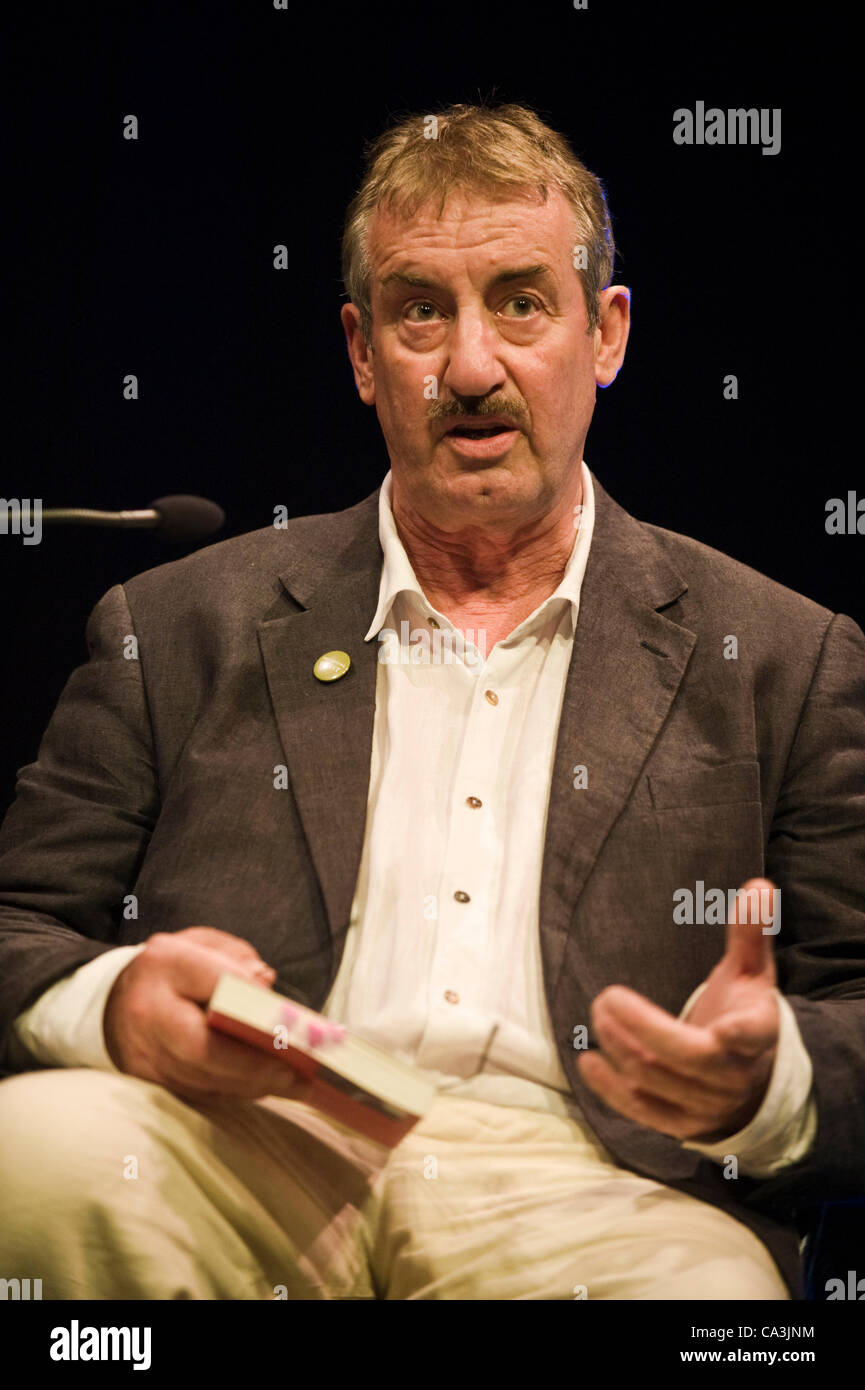 John Challis, acteur, s'exprimant à propos de ses mémoires, 'Être Boycie" au Telegraph Hay Festival, Hay-on-Wye, Powys, Wales, UK. Banque D'Images