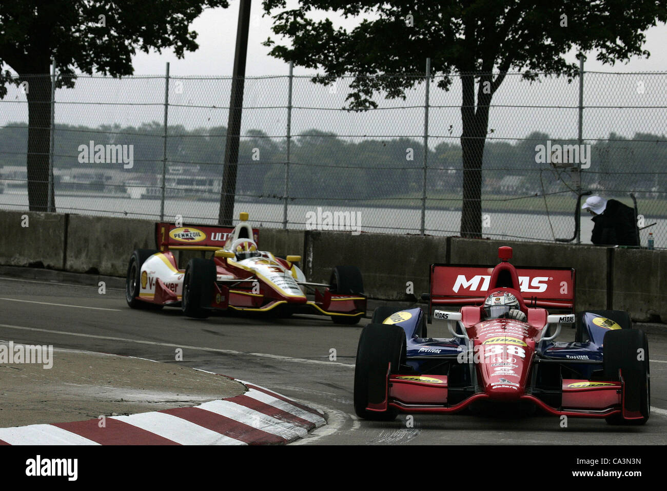 1 juin 2012 - Detroit, Michigan, États-Unis - IZOD Indycar Series, Chevrolet Detroit Grand Prix de Belle Isle, Detroit, MI, 1-3 juin 2012, Graham Rahal, Service Central Chip Ganassi Racing Honda , Helio Castroneves, Shell V-Power/Pennzoil équipe Penske Ultra Chevrolet (Image Crédit : © Ron Bijlsma/ZUMAPRESS.co Banque D'Images