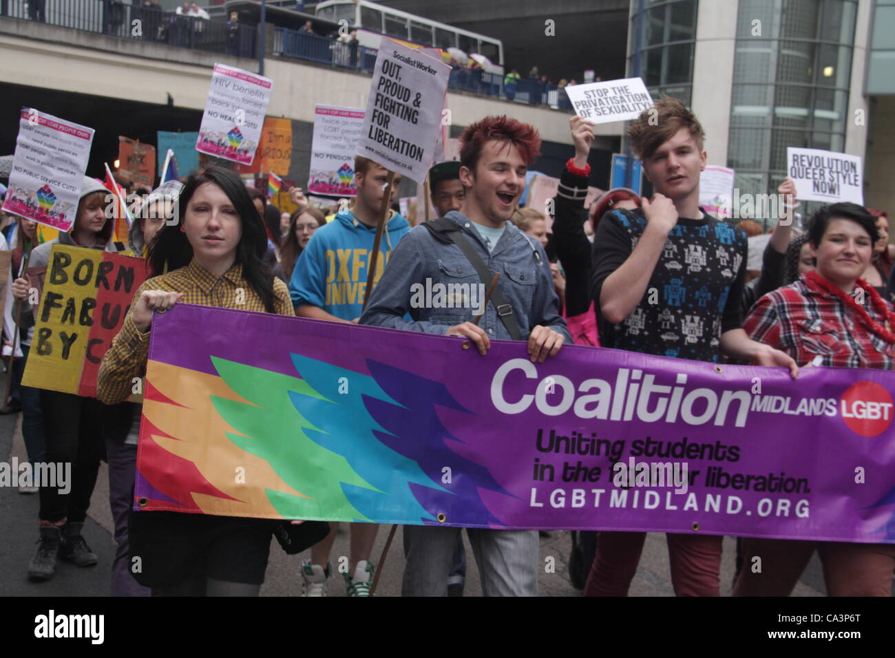 Les jeunes protestent contre l'orgueil de Birmingham à Birmingham, Royaume-Uni, le 2 juin 2012 Banque D'Images