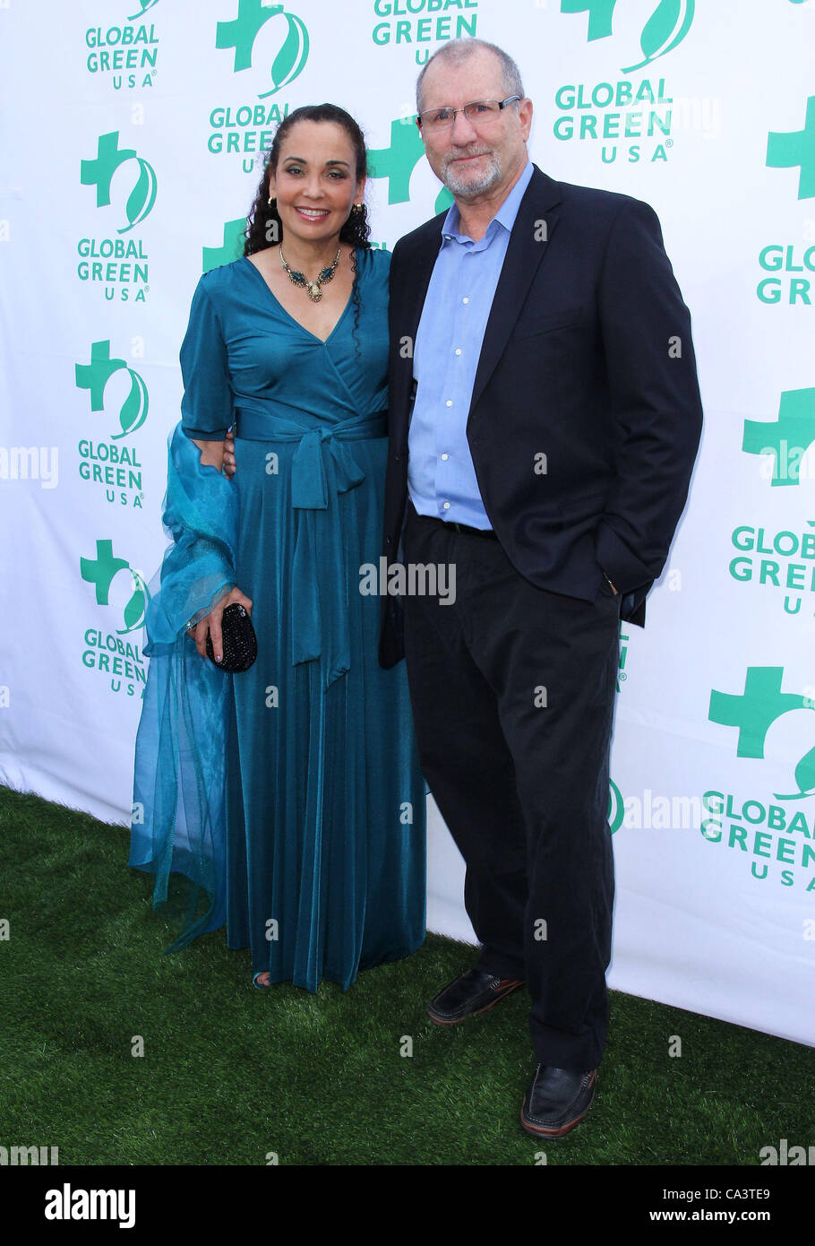 2 juin 2012 - Los Angeles, Californie, États-Unis - Ed O'Neill, Catherine Rusoff assister à la 16e Annual Global Green USA Bourses du millénaire le 2 juin 2012 au Fairmont Miramar Hotel, Santa Monica, USA.(Image Crédit : ©/TLeopold ZUMAPRESS.com)/Photos Globe Banque D'Images