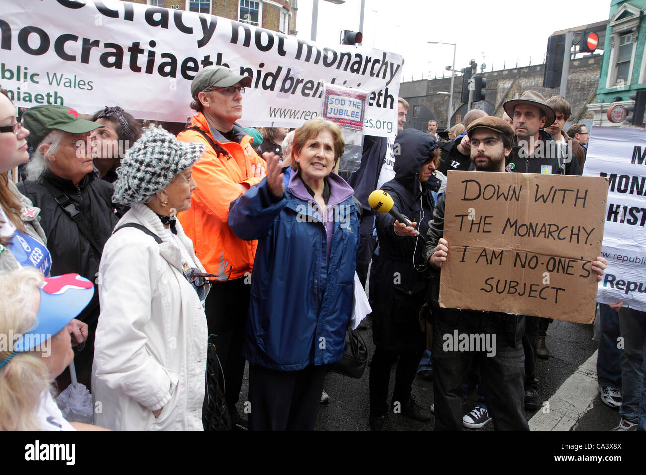 Les manifestants protestent contre la monarchie, durant les célébrations du Jubilé de diamant. London, UK 03 juin 2012. Banque D'Images
