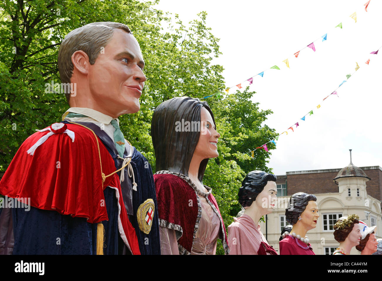 Chester UK 4 juin 2012 statues géantes du Prince William Kate et La Reine bordent les rues de Chester, Royaume-Uni dans le cadre des célébrations du Jubilé Banque D'Images