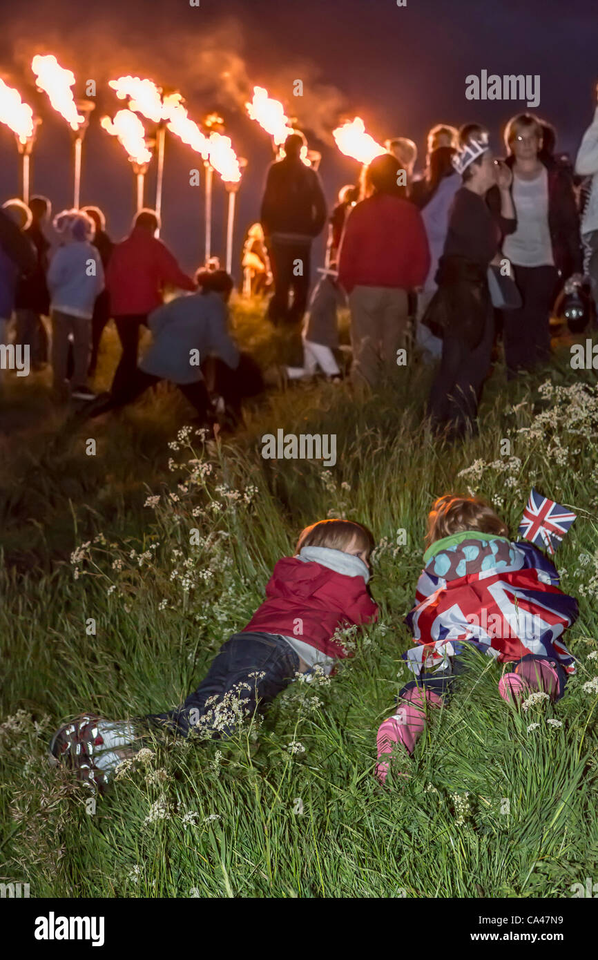 Lundi 4 mai 2012. Otley Chevin, UK. Pour la cérémonie d'illumination des Queens Jubilee à beacon Otley Chevin, près de Leeds. Banque D'Images