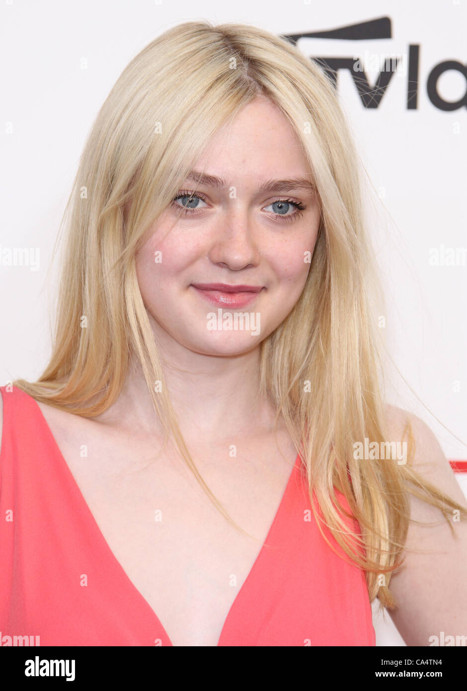 DAKOTA FANNING 2012 TV LAND PRÉSENTE. Jean DUTOURD HOMMAGE À Shirley Maclaine CULVER CITY LOS ANGELES CALIFORNIA Banque D'Images
