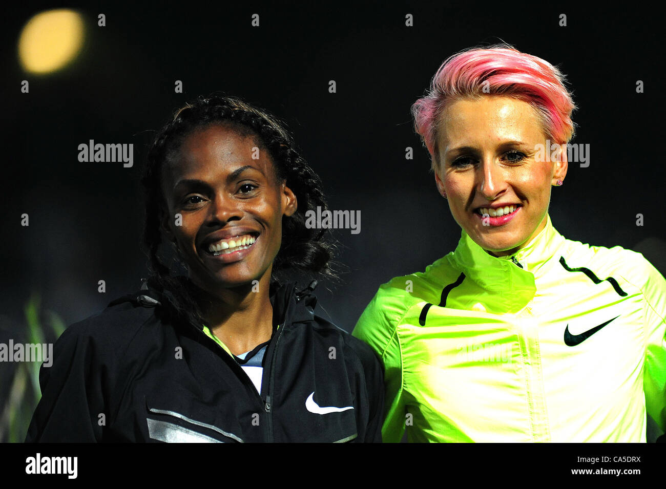 08.06.2012. Stadio Primo Nebiolo,Torino. Réunion internationale d'athlétisme Primo Nebiolo saut en hauteur femmes Chaunte Lowe de l'USA (l) et Ariane Friedrich (r) de l'Allemagne sur le podium Banque D'Images