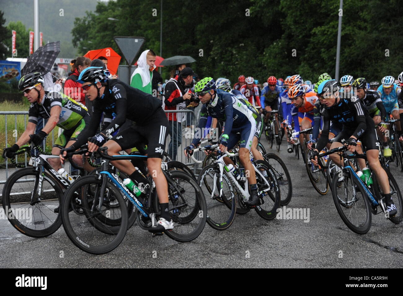 12.06.2012. Aarbrg, Suisse. Tour de Suisse, l'étape 04 - Aarberg Trimbach, Movistar 2012, l'équipe Sky 2012, Alejandro Valverde, Trimbach Banque D'Images 12.06.2012. Aarbrg, Suisse. Tour de Suisse, l'étape 04 - Aarberg Trimbach, Movistar 2012, l'équipe Sky 2012, Alejandro Valverde, Trimbach Banque D'Images