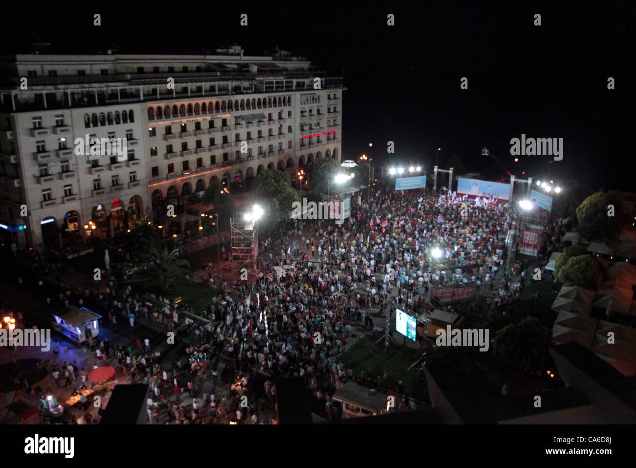 15 juin 2012, Thessalonique, Grèce.- Alexis Tsipras, le chef de la Coalition de la gauche radicale (SYRIZA) Campagnes à l'Aristoteles Square à Thessalonique, 2 jours avant les élections du 17 juin. Banque D'Images