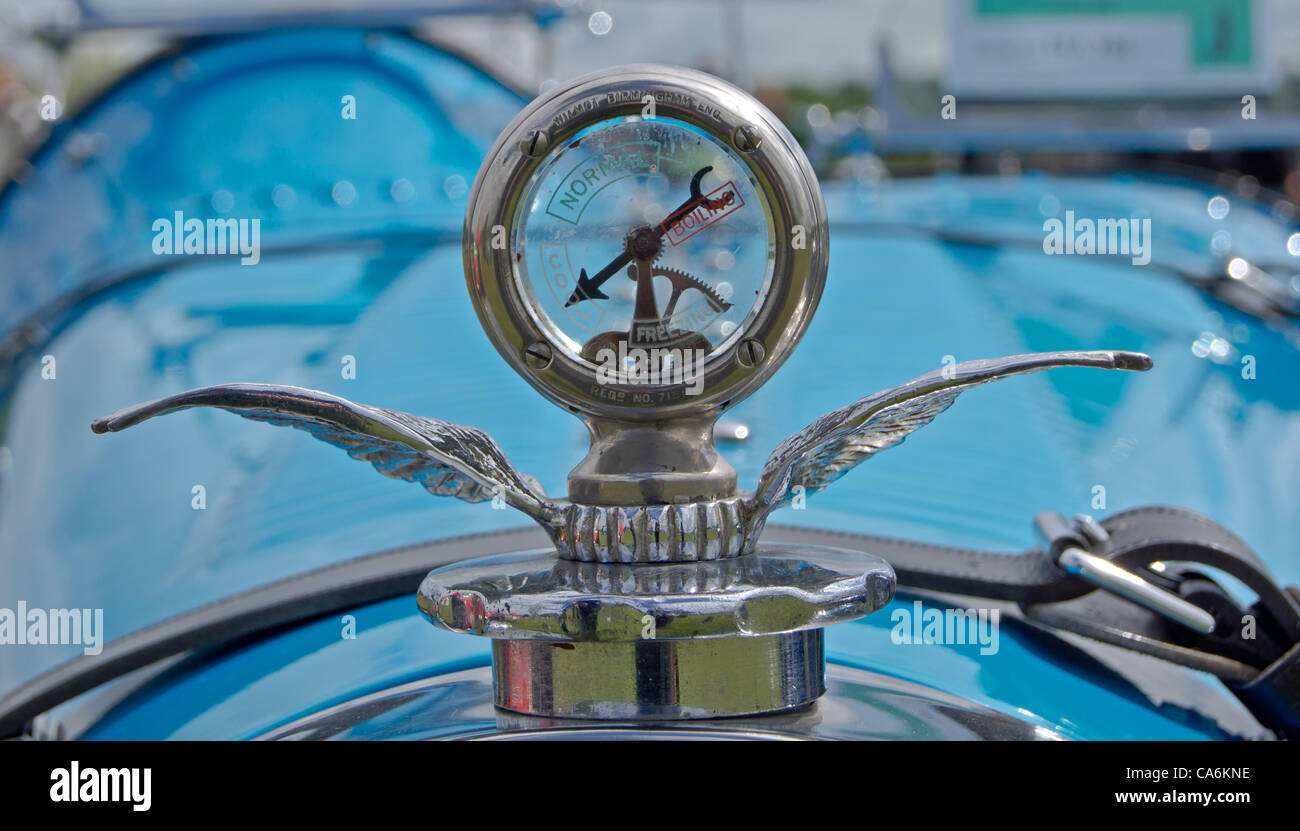 Le Woburn Bedforshire UK une Bugatti T35 EPT replica 781 jauge du radiateur sur l'affichage pour tous de voir à la voiture classique jour Banque D'Images