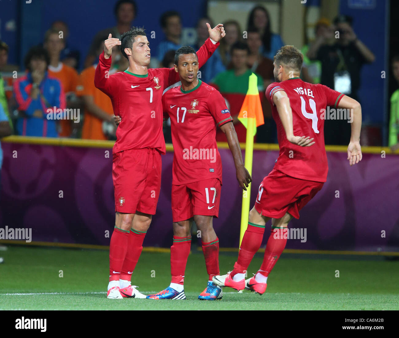 CRISTIANO RONALDO, NANI & MIGU PORTUGAL V HOLLAND EURO 2012 STADE METALIST KHARKIV UKRAINE Ukraine 17 juin 2012 Banque D'Images