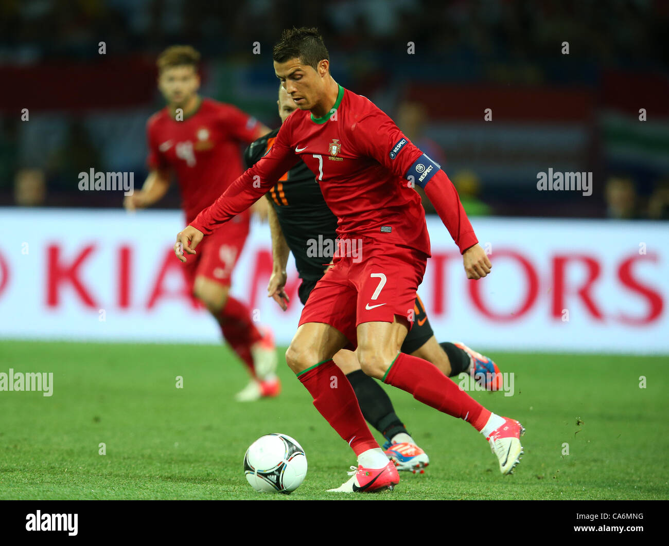 CRISTIANO RONALDO & ARJEN ROBB PORTUGAL V HOLLAND EURO 2012 STADE METALIST KHARKIV UKRAINE Ukraine 17 juin 2012 Banque D'Images