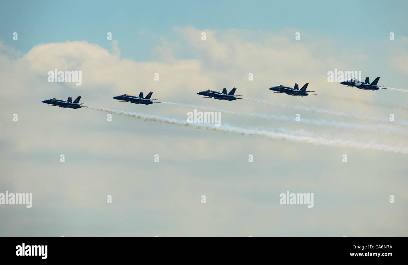 17 juin 2012 - Baltimore, Maryland, États-Unis - l'air et la mer près de Fort McHenry, unités d'effectuer le 17 juin 2012 dans le cadre d'Saialbration pour célébrer le bicentenaire de la guerre de 1812 et Francis Scott Key's Team Penning de l'hymne national. La manifestation, qui a rassemblé plus de 200 000 personnes, en vedette Banque D'Images