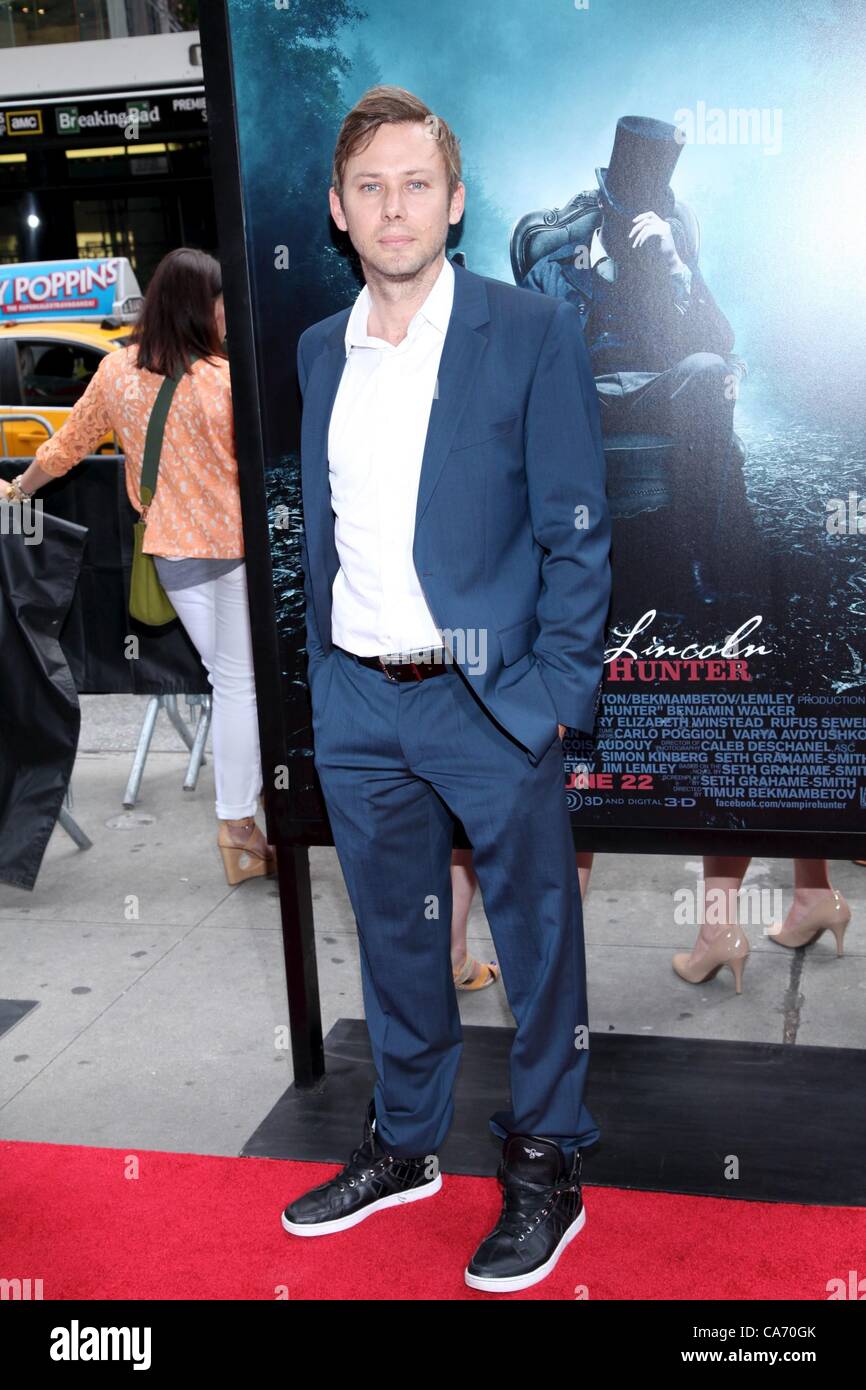 Jimmi Simpson aux arrivées d'ABRAHAM LINCOLN : VAMPIRE HUNTER Premiere, AMC Loews Lincoln Square Theatre, New York, NY Le 18 juin 2012. Photo par : Andres Otero/Everett Collection Banque D'Images