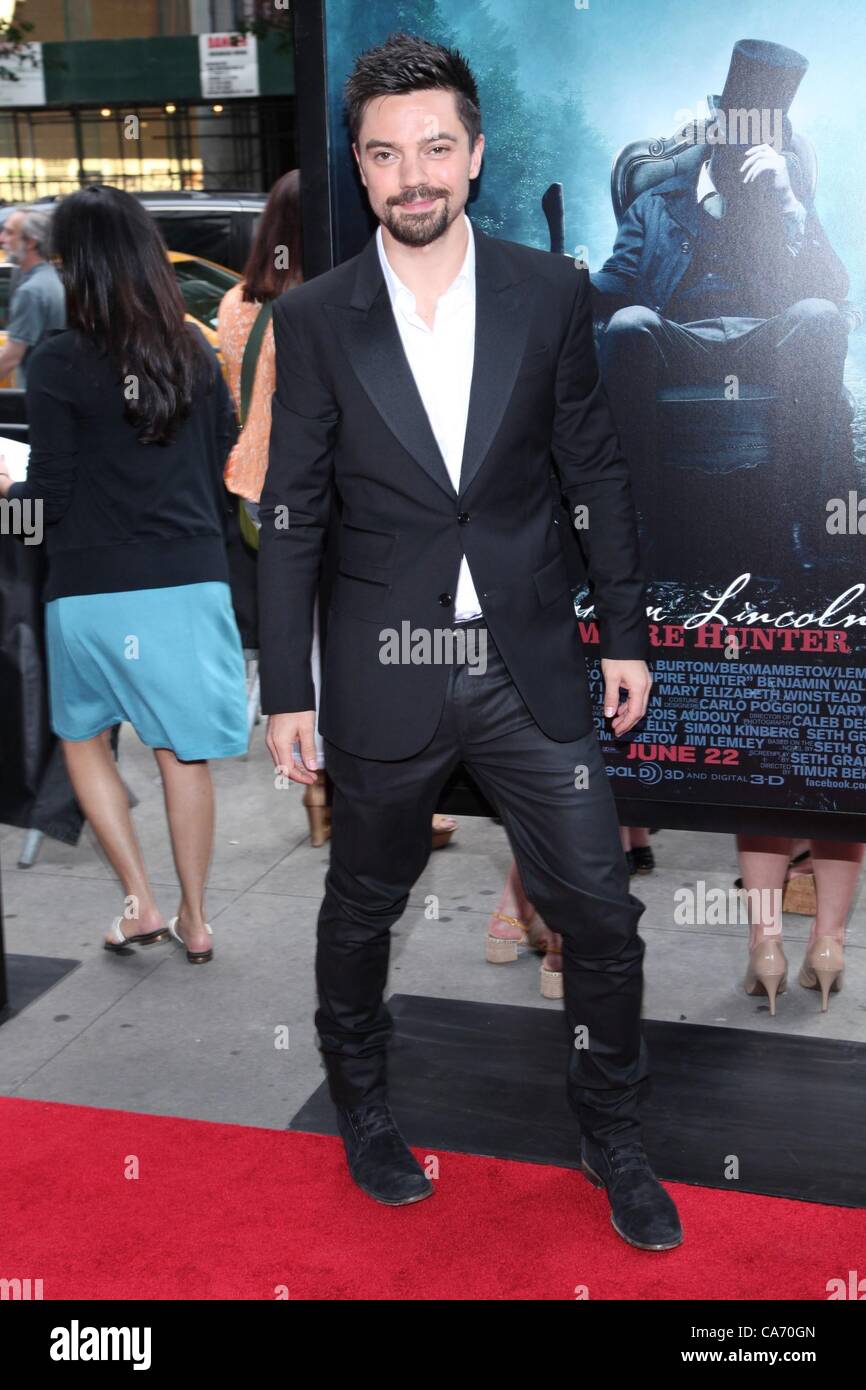 Dominic Cooper aux arrivées d'ABRAHAM LINCOLN : VAMPIRE HUNTER Premiere, AMC Loews Lincoln Square Theatre, New York, NY Le 18 juin 2012. Photo par : Andres Otero/Everett Collection Banque D'Images