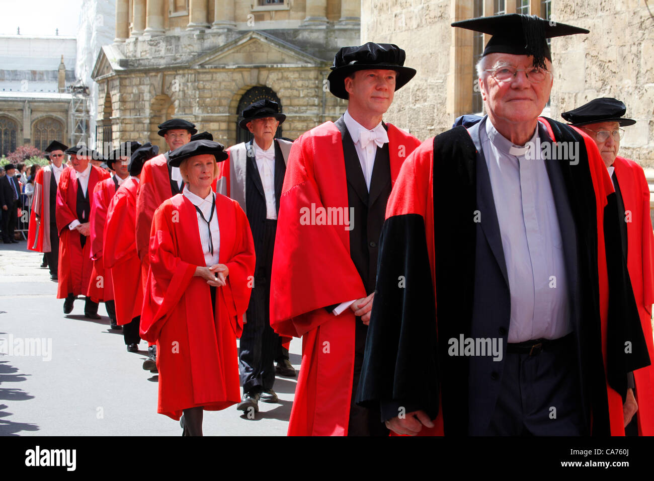 Oxford, UK. Le mercredi 20 juin 2012. Oxford. La traditionnelle procession Encaenia. Encaenia est la cérémonie au cours de laquelle l'Université d'Oxford awards des diplômes honorifiques à distinguer les hommes et les femmes et commémore ses bienfaiteurs. Banque D'Images