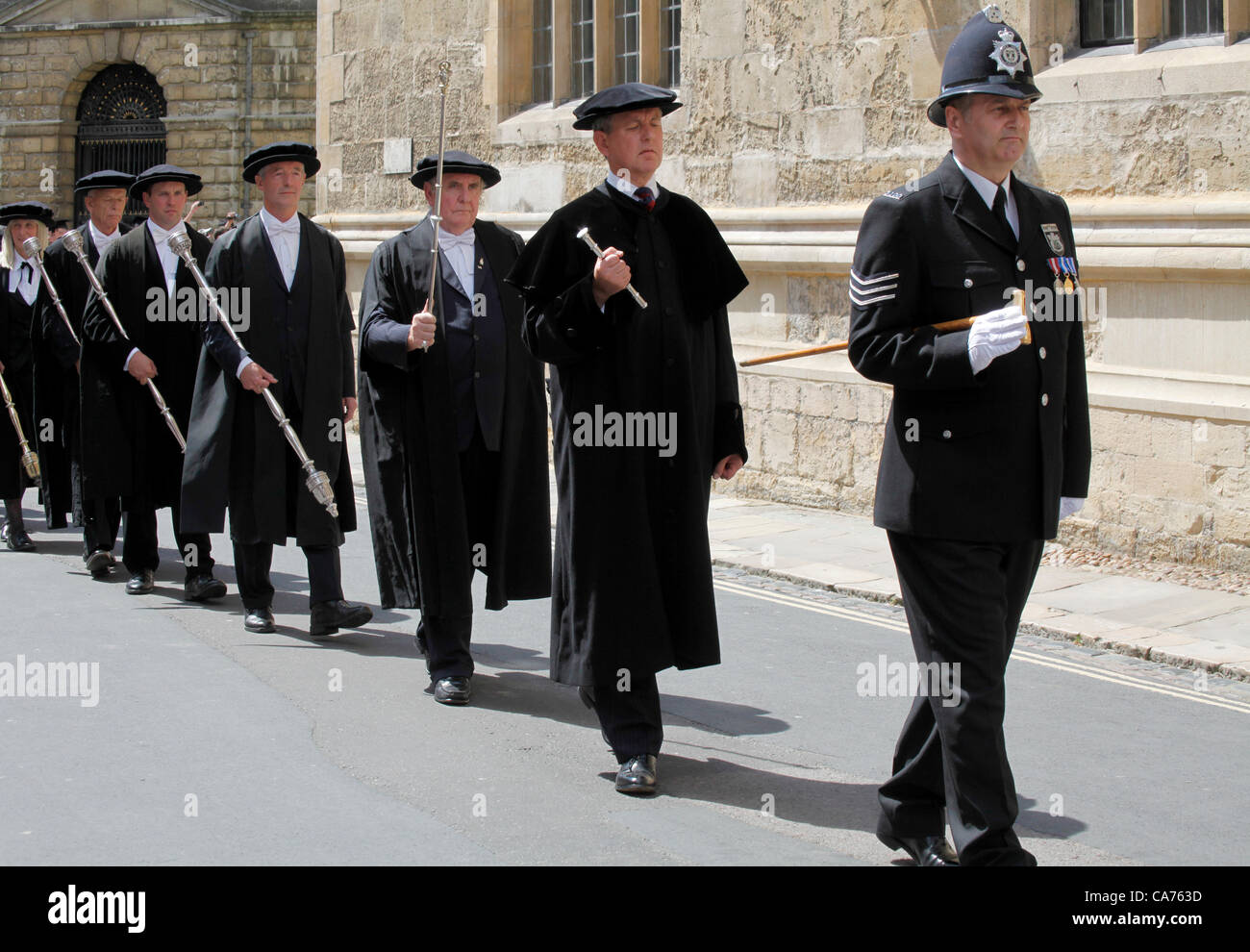 Oxford, UK. Le mercredi 20 juin 2012. Oxford. La traditionnelle procession Encaenia. Encaenia est la cérémonie au cours de laquelle l'Université d'Oxford awards des diplômes honorifiques à distinguer les hommes et les femmes et commémore ses bienfaiteurs. Banque D'Images