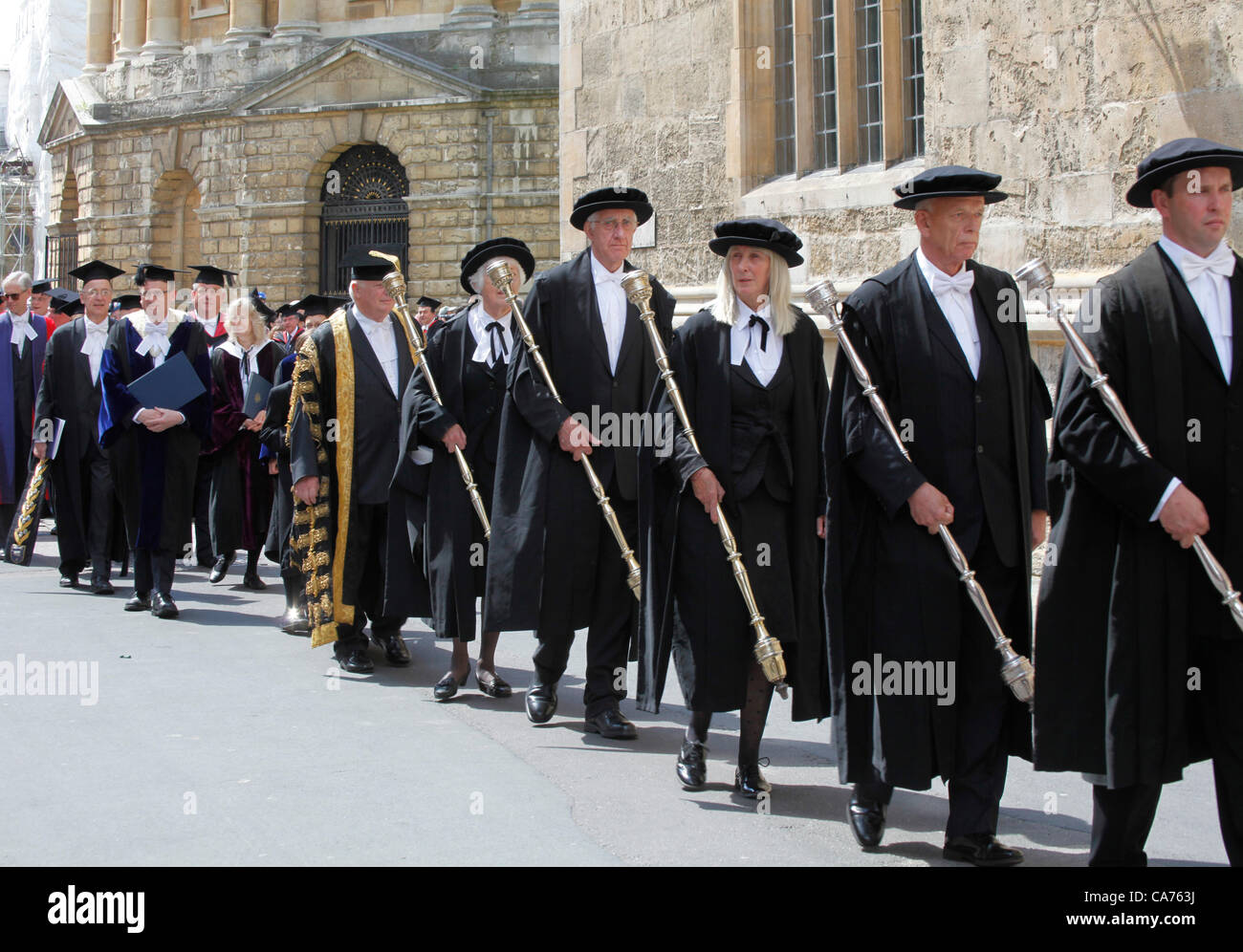 Oxford, UK. Le mercredi 20 juin 2012. Oxford. La traditionnelle procession Encaenia. Encaenia est la cérémonie au cours de laquelle l'Université d'Oxford awards des diplômes honorifiques à distinguer les hommes et les femmes et commémore ses bienfaiteurs. Banque D'Images