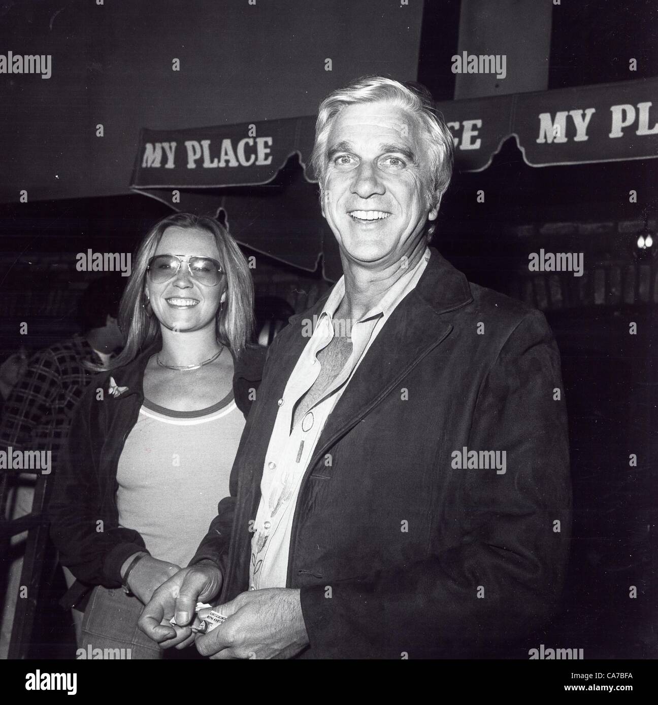 LESLIE NIELSEN avec Candy Rhodes.Fourni par Photos inc.(Image Crédit : Â© fourni par Globe Photos Inc/Globe Photos/ZUMAPRESS.com) Banque D'Images