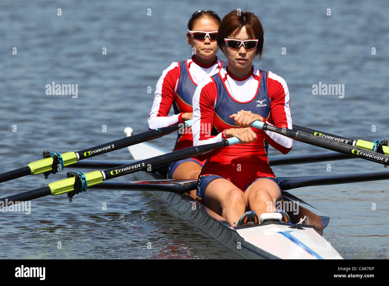 (L à R) Atsuko Fukumoto (JPN), Akiko Iwamoto (JPN), le 26 juin 2012 - Aviron : le Japon l'entraînement de l'équipe nationale les deux de couple poids léger à la Toda Bassin olympique d'Aviron, Saitama, Japon. (Photo de YUTAKA/AFLO SPORT) [1040] Banque D'Images