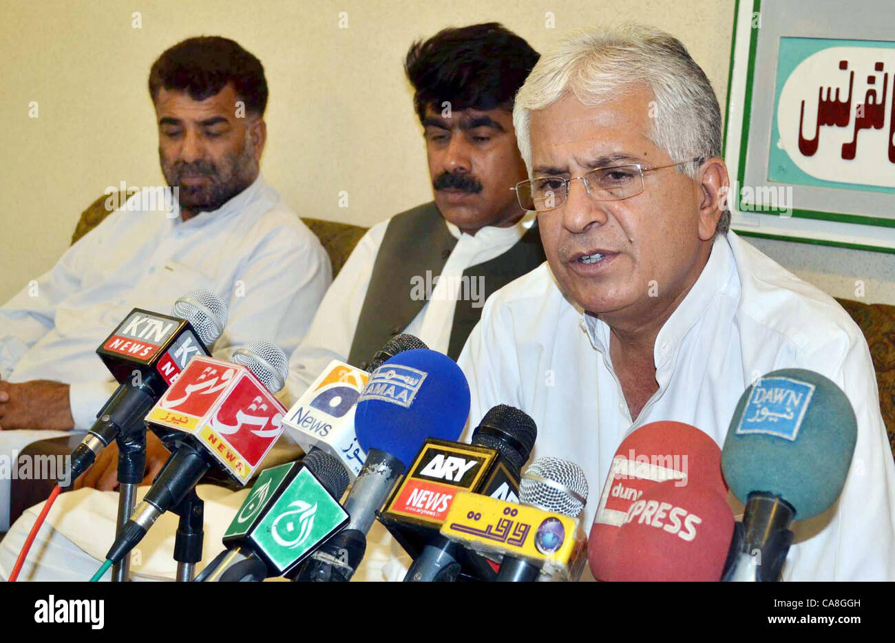 Secrétaire Général du Parti National, Tahir Mir lors d'une conférence de presse Bazenjo à Quetta Press Club le mercredi, 27 juin 2012. Banque D'Images