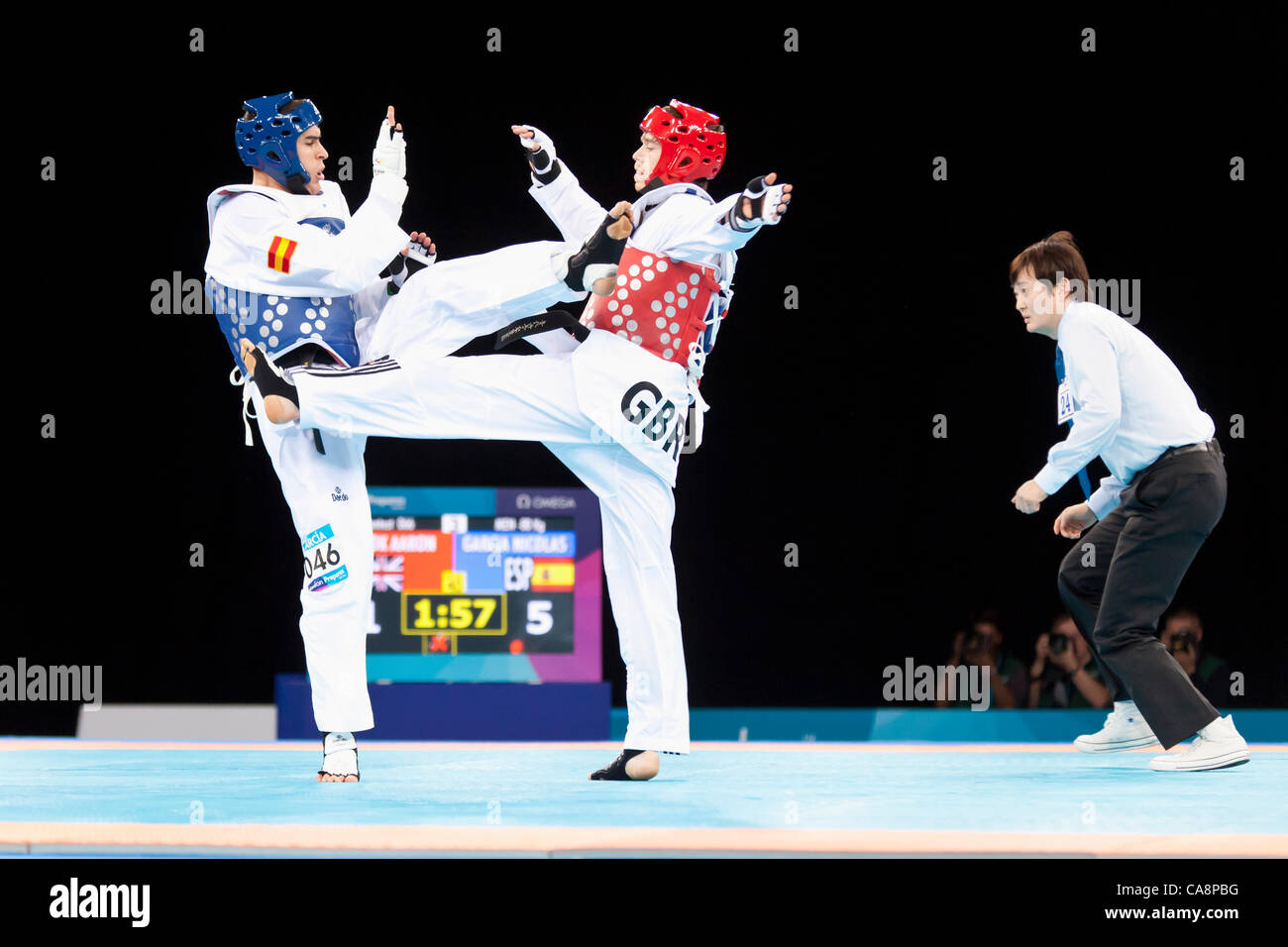 Aaron COOK (GBR) et Nicolas GARCIA (ESP) qui se font concurrence sur les hommes -80 kg Londres prépare invitation Internationale de Taekwondo test event, 3-4 décembre 2011 à l'ExCel. Banque D'Images