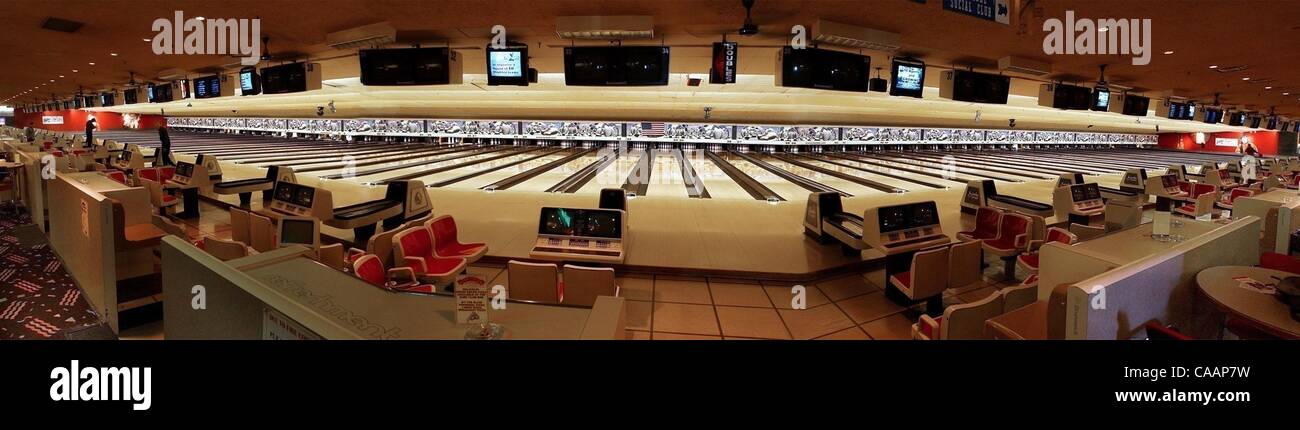 Jan 01, 2004 - Cincinnati, Ohio, USA - Panorama des 68 pistes de bowling de l'ouest de Bol, site de l'Hoinke annuel Tournoi de bowling classique. Le tournoi attire des milliers de bowling des équipes du Canada, des États-Unis, du Mexique, et l'Europe. Le tournoi est le plus important organisme privé professionnel owne Banque D'Images