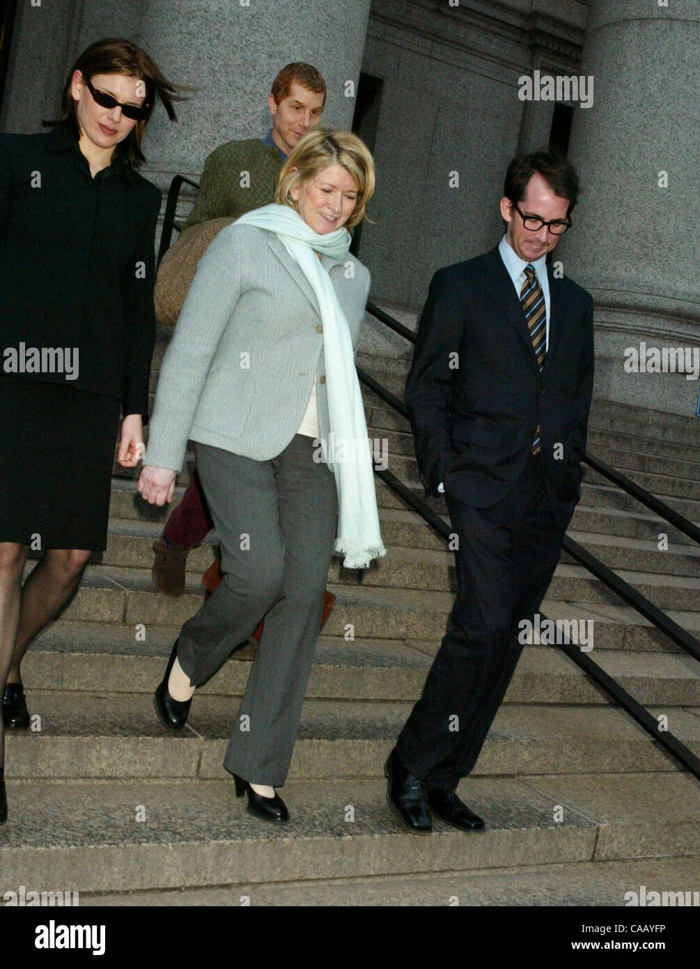 Mar 01, 2004 ; New York, NY, USA ; Domestic diva Martha Stewart quitte le Tribunal fédéral de Manhattan. Un juge a rejeté l'accusation de fraude en valeurs mobilières auxquels son vendredi. Banque D'Images