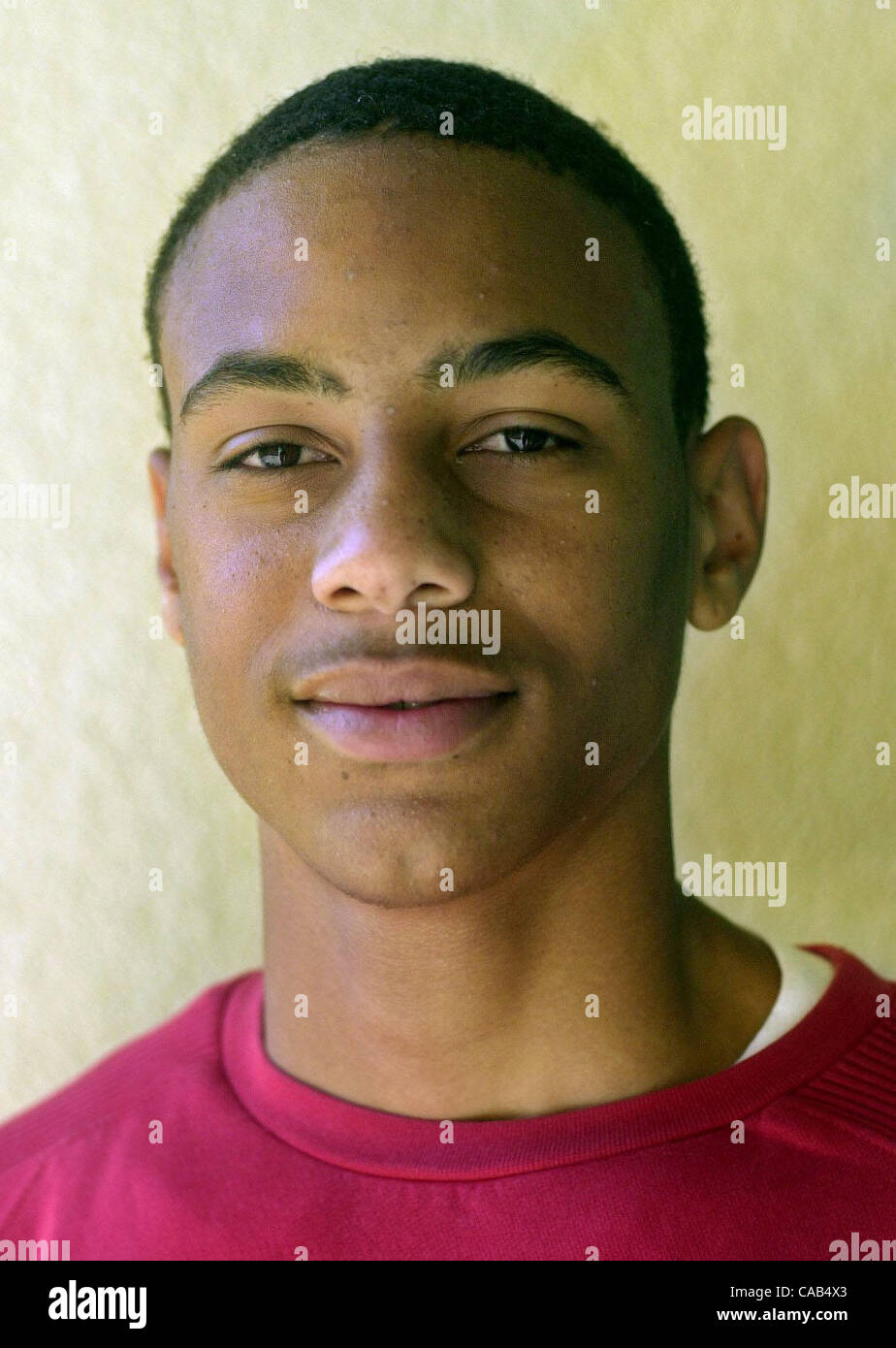 St Mary's sauteur en hauteur, Ed Wright, 18 ans, est l'athlète de la semaine. Photographié à Berkeley, Californie Mercredi, 8 avril 2004. (Journaux de Contra Costa/Joanna Jhanda) Banque D'Images