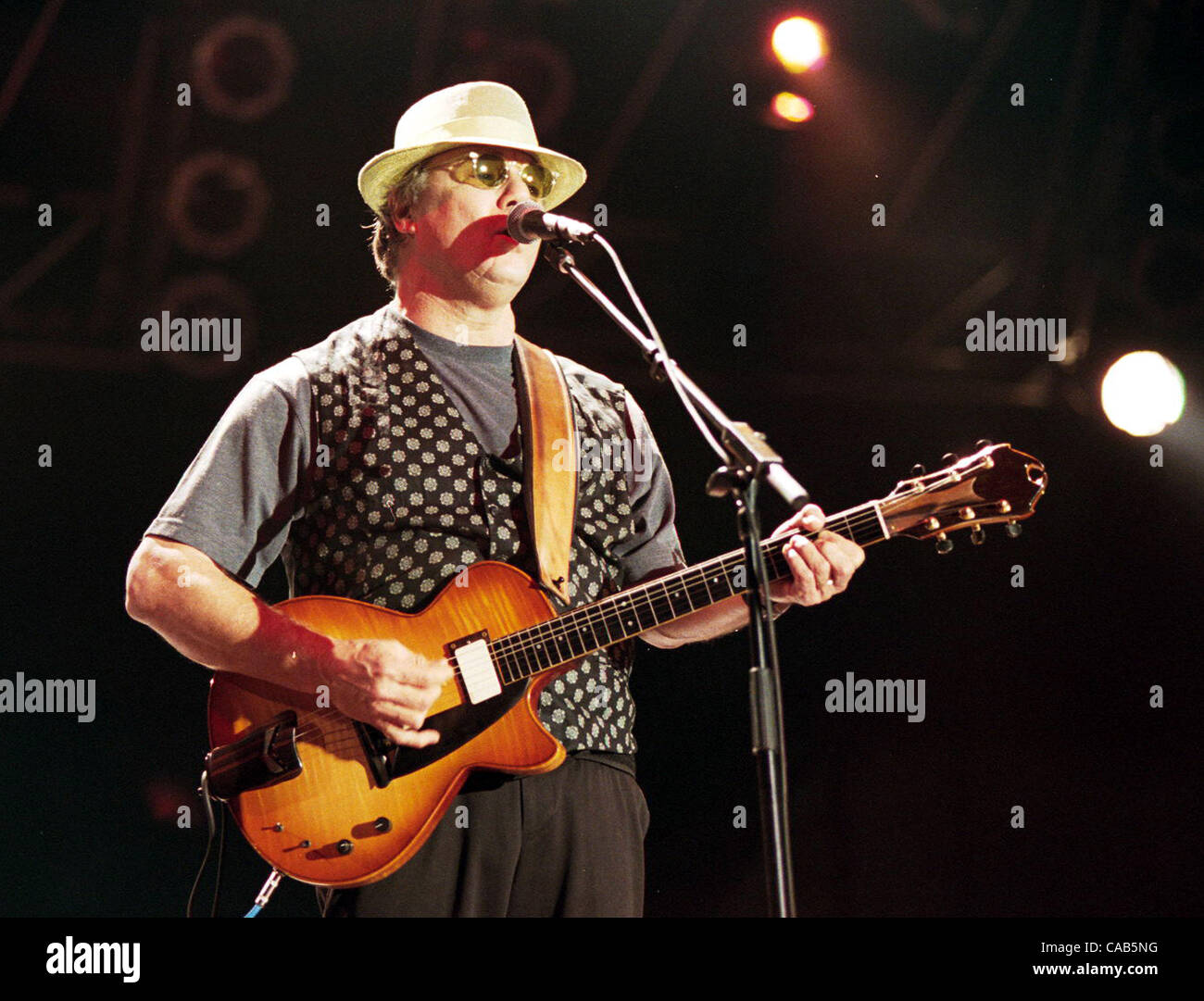 Le 1 mai 2004, Atlanta, GA, NC USA ; musicien Steve Miller effectue vivre comme le Steve Miller Band en prestation au Festival de musique 2004 Midtown situé à Atlanta. Crédit obligatoire : Photo par Jason Moore (©) Copyright 2004 par Jason Moore Banque D'Images