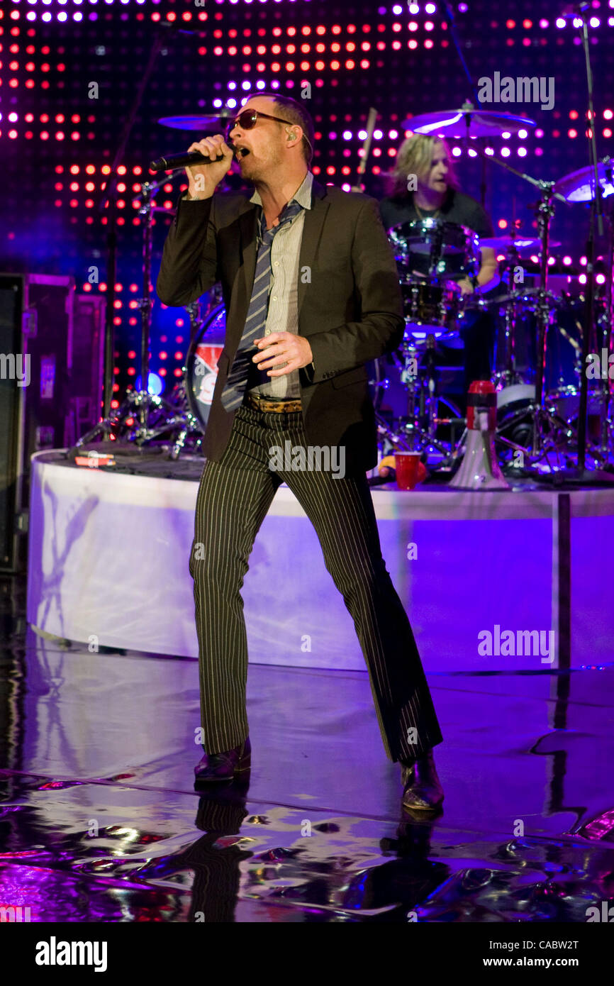 10 août 2010 - Morrison, Colorado, États-Unis - SCOTT WEILAND, chanteur de Stone Temple Pilots effectue au Red Rocks Amphitheater. (Crédit Image : © Don Senia Murray/ZUMApress.com) Banque D'Images