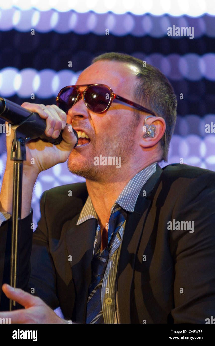 10 août 2010 - Morrison, Colorado, États-Unis - SCOTT WEILAND, chanteur de Stone Temple Pilots effectue au Red Rocks Amphitheater. (Crédit Image : © Don Senia Murray/ZUMApress.com) Banque D'Images