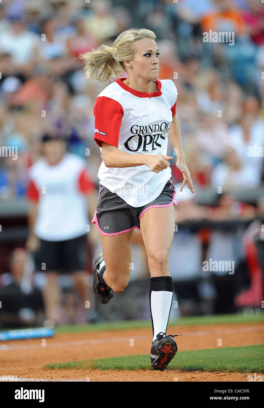 Jun 7, 2010 - Nashville, Tennessee, USA - Chanteur Carrie Underwood prend part à la 20e édition du City of Hope Celebrity Softball défi qui a eu lieu à Greer Stadium situé à Nashville. Copyright 2010 Jason Moore. Banque D'Images