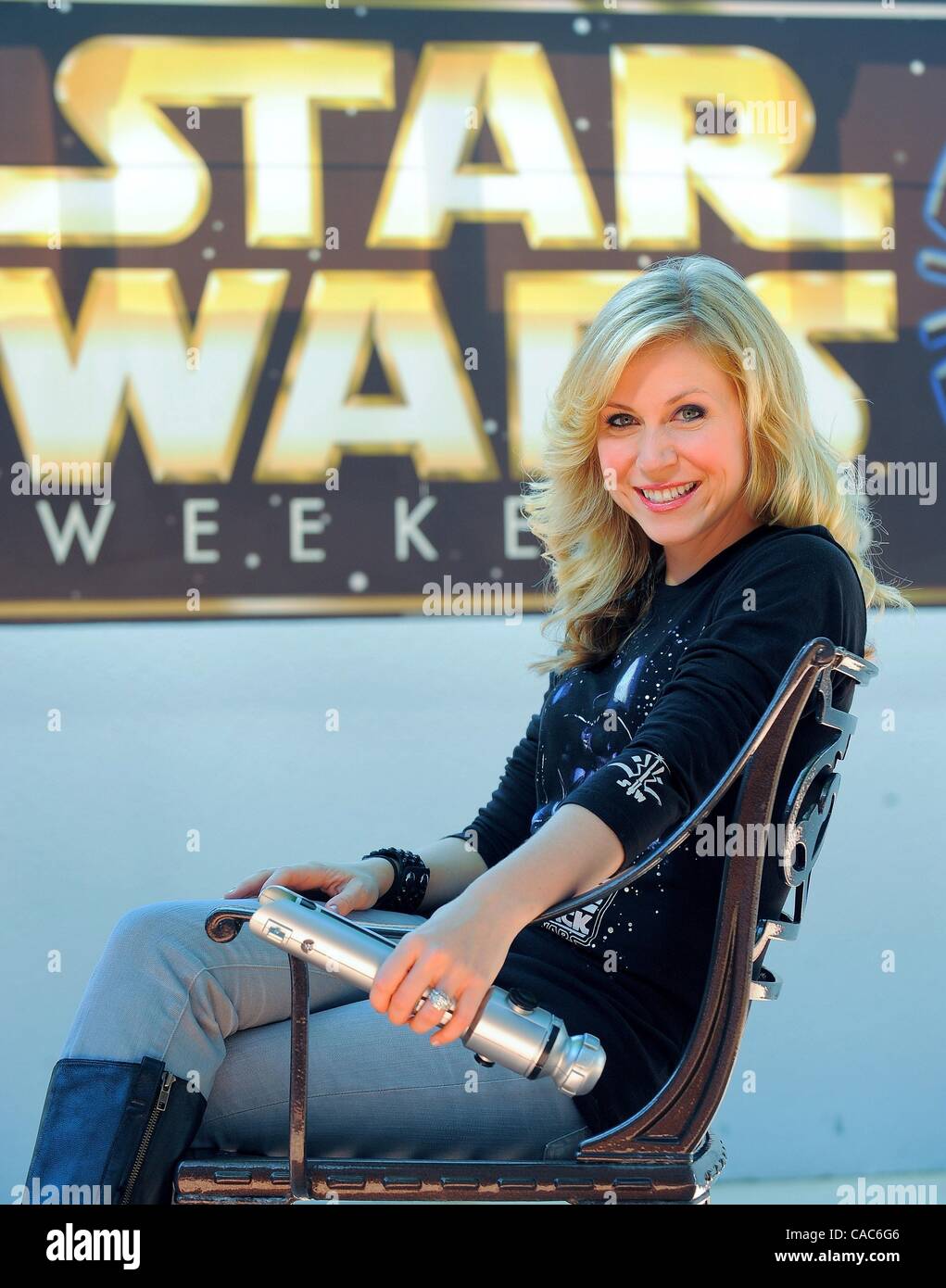 Jun 11, 2010 - Lake Buena Vista, Floride, États-Unis - ASHLEY ECKSTEIN ou ASHLEY DRANE, une actrice américaine connue pour un public de télévision de col bleu et que la voix d'Ahsoka Tano sur Star Wars : The Clone Wars. Elle joue également un petit rôle de Allicia dans le film Sydney White et joue le Banque D'Images