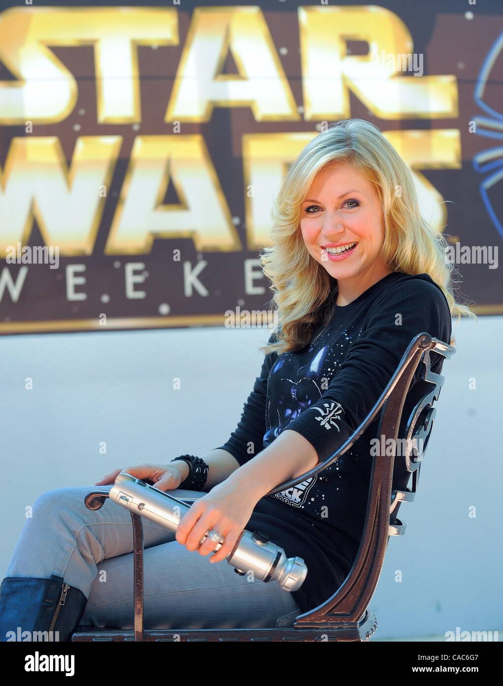 Jun 11, 2010 - Lake Buena Vista, Floride, États-Unis - ASHLEY ECKSTEIN ou ASHLEY DRANE, une actrice américaine connue pour un public de télévision de col bleu et que la voix d'Ahsoka Tano sur Star Wars : The Clone Wars. Elle joue également un petit rôle de Allicia dans le film Sydney White et joue le Banque D'Images