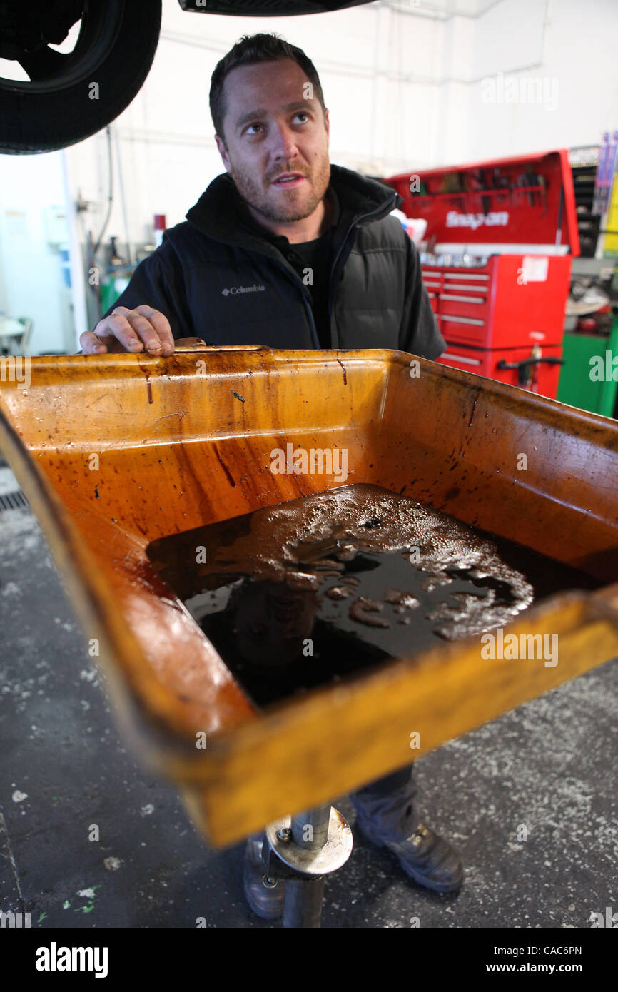 Jun 13, 2010 - Melbourne, Australie - le numéro sans frais financiers de la marée noire du golfe du Mexique d'aujourd'hui l'escalade comme l'action de BP a chuté à un bas de 14 ans. Stock BP a chuté 5,45 dollars, ou 16  %, hier - facilement sa pire journée depuis le 20 avril rig explosion qui a déclenché le déversement. Dans les sept semaines depuis Banque D'Images