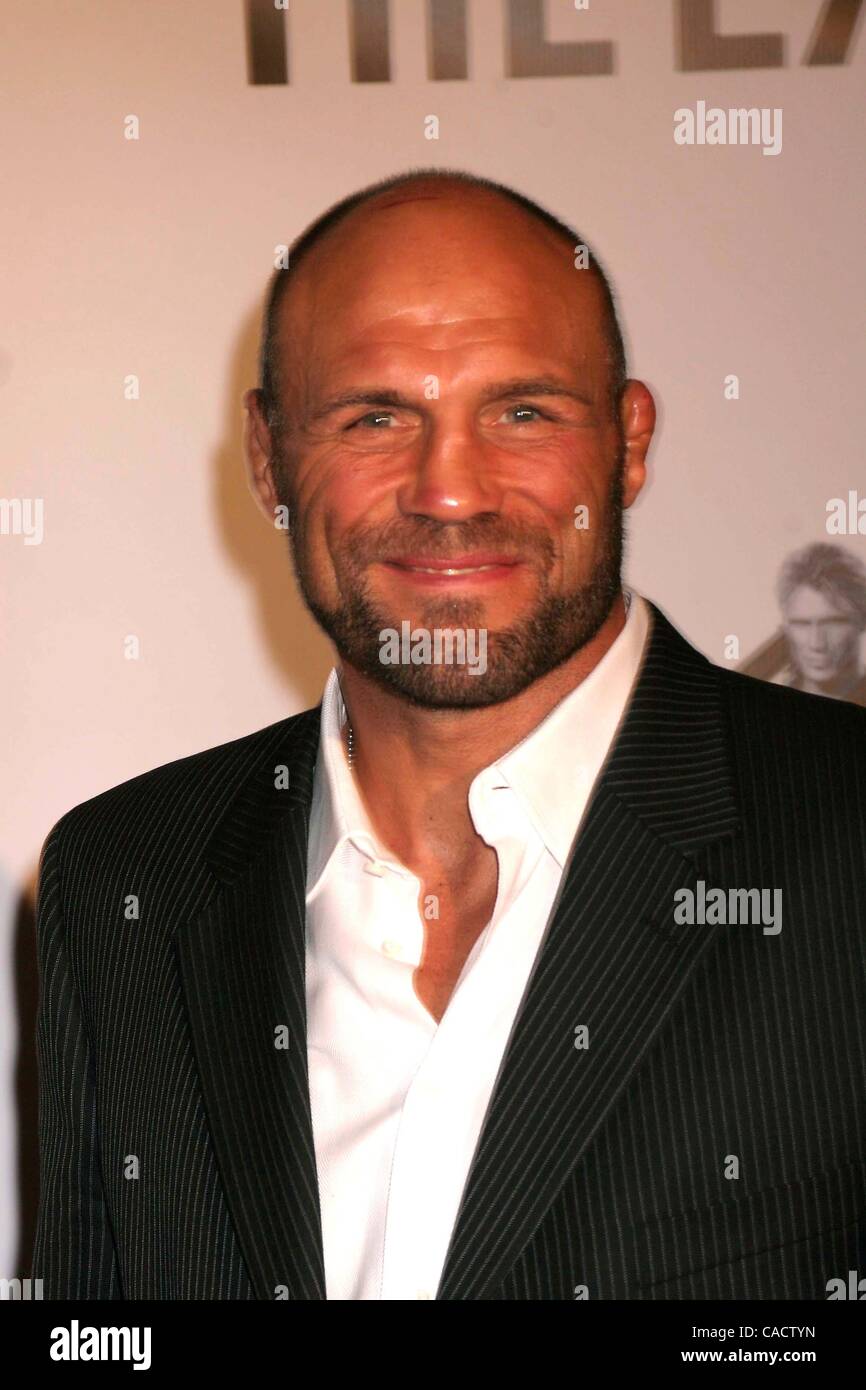 Le 11 août 2010 - Hollywood, Californie, États-Unis - ''l'usure'' Premiere.Las Vegas Planet Hollywood Resort Casino, Las Vegas, NV 08-11-2010. 2010.Randy Couture.K66112EG.(Image Crédit : Â© Ed Geller/Globe Photos/ZUMApress.com) Banque D'Images