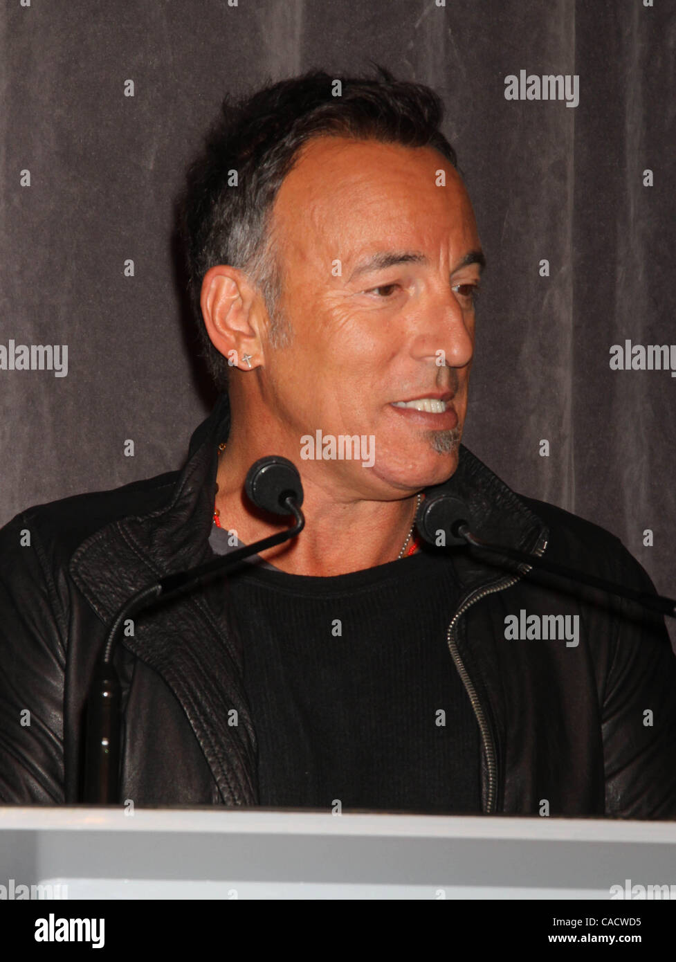 Septembre 14, 2010 - Toronto, ON, Canada - Bruce Springsteen lors de la première 'La promesse : la fabrication de l'obscurité à la périphérie de la ville" au Festival International du Film de Toronto (crédit Image : © Dan Herrick/ZUMAPRESS.com) Banque D'Images