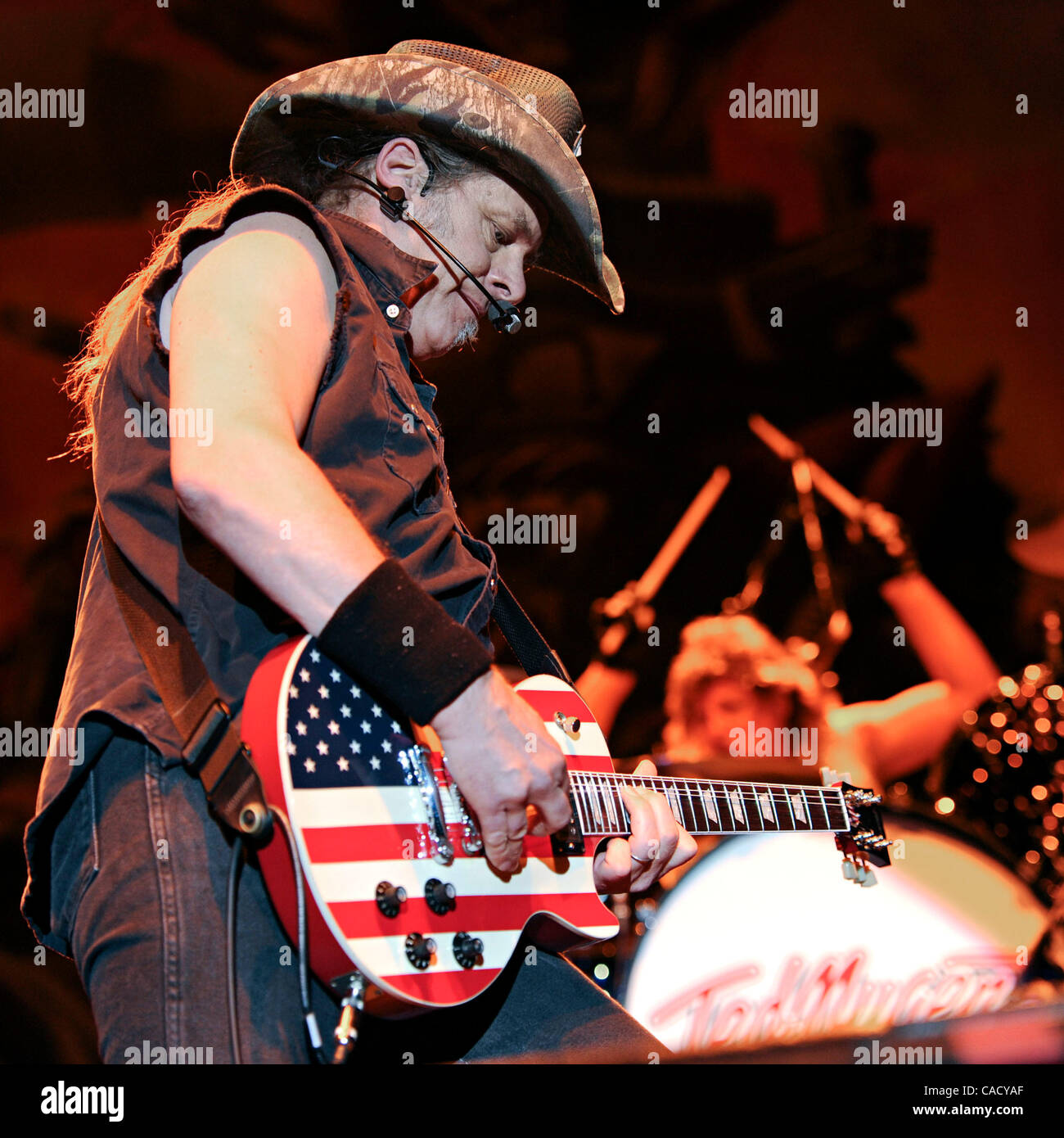 Sep 04, 2010 - Indianapolis, Indiana, États-Unis - chanteur/guitariste Ted Nugent effectue à Indianapolis, au parc militaire à la Côte Nord Festival le 4 septembre 2010. (Crédit Image : © Amy Harris/ZUMApress.com) Banque D'Images