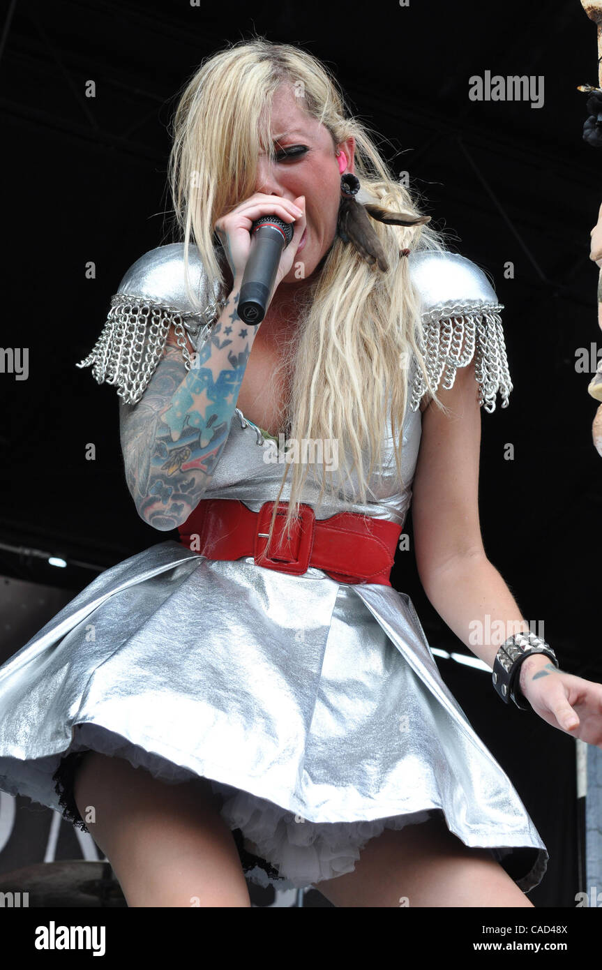 Août 3, 2010 - Raleigh, Caroline du Nord, USA Singer MARIA BRINK et le groupe en ce moment l'exécution à la Time Warner Cable Music Pavilion dans le cadre du Festival Mayhem à Raleigh. (Crédit image : Tina Fultz/ZUMA Press) Banque D'Images