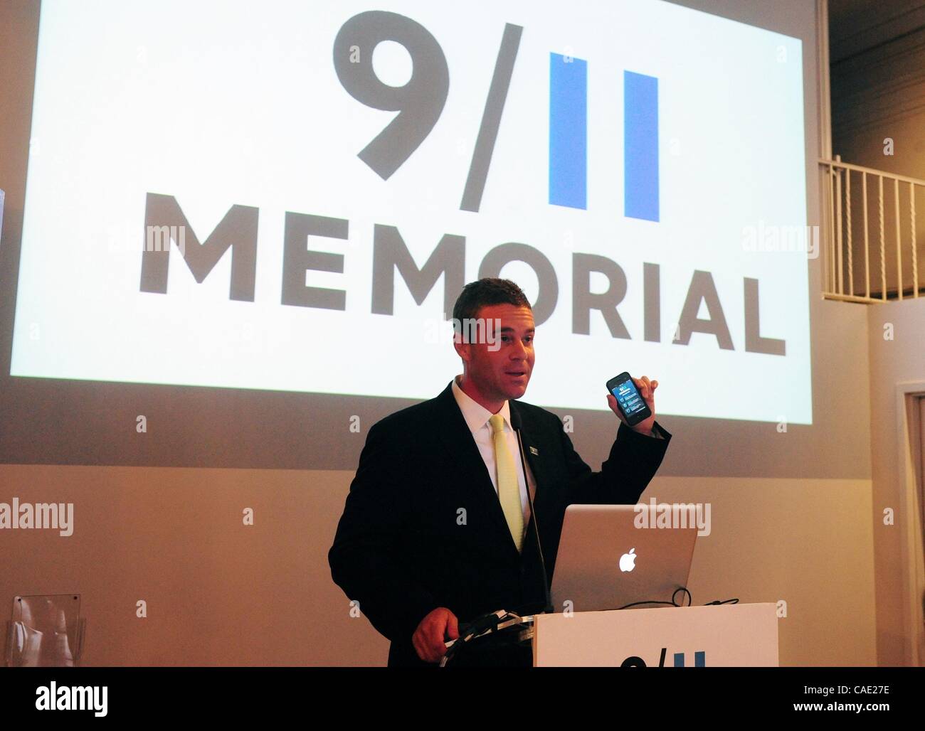 10 septembre 2010 - Manhattan, New York, États-Unis - 9/11 Memorial président JOE DANIELS parle comme le 11 septembre National Memorial & Museum annonce la ''Explorer 9/11'' l'App pour l'iPhone. L'App permet aux utilisateurs de faire l'expérience d'une visite guidée autour du site du World Trade Center, de visualiser des images, d'entendre en premier r Banque D'Images