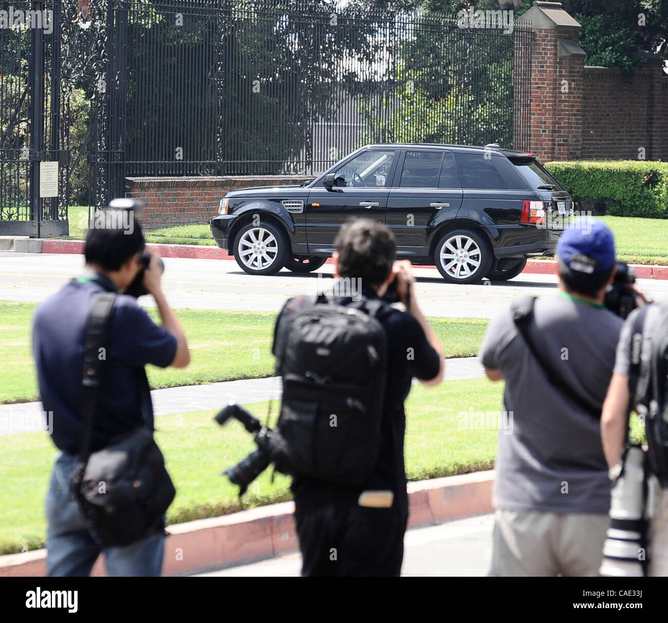 Juin 25,2010 - Glendale, Californie, USA. Les membres de la famille Jackson s'intégrer à Forest Lawn marquant le premier anniversaire de la mort de Michael Jackson s'il a été inhumé au Forest Lawn Glendale à Glendale CA. (Crédit Image : ©/ZUMApress.com) Blevins génique Banque D'Images