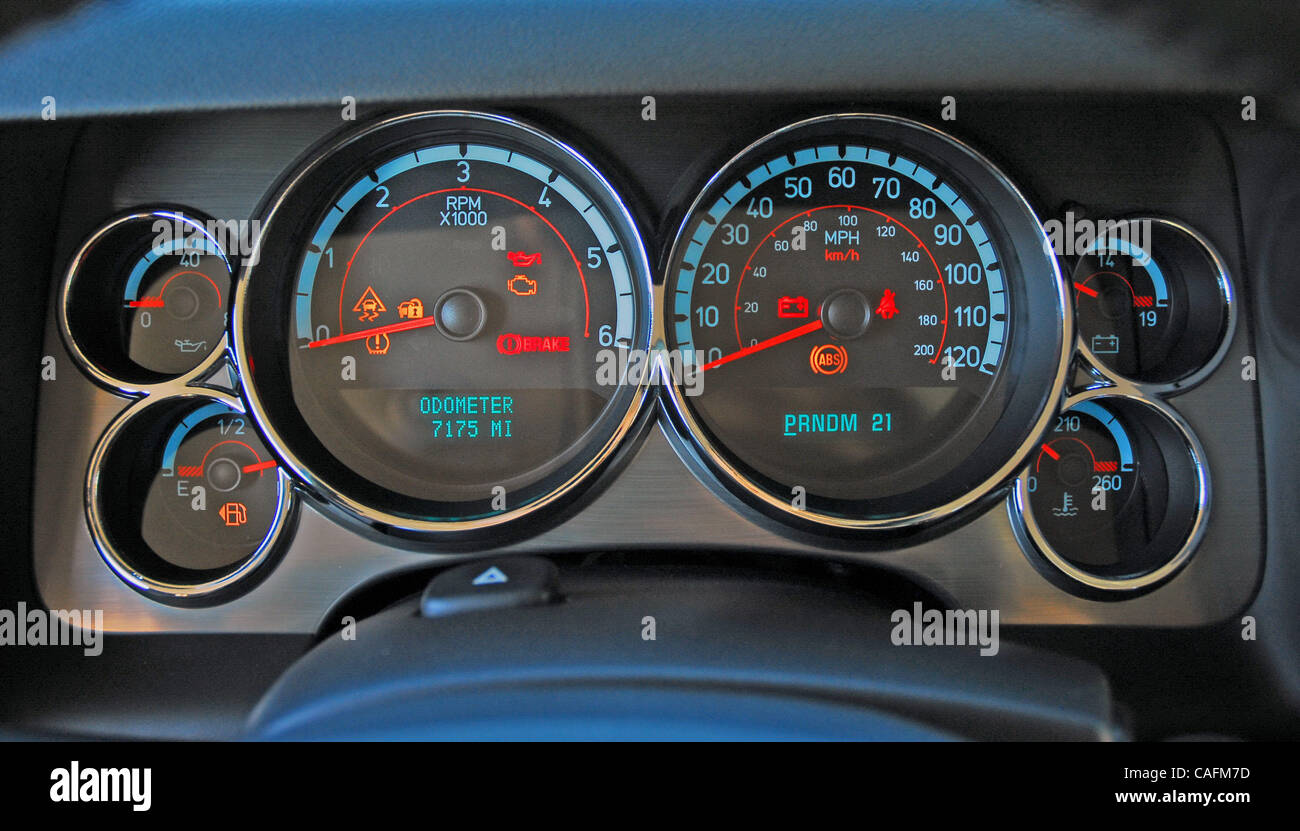 29 févr. 2008 - Los Angeles, Californie, USA - Le off-road warrior Hummer H2 rugit en 2008 avec un intérieur entièrement repensé qui combine les caractéristiques de luxe et de rendez-vous avec la robustesse légendaire Hummer. Sous le capot est un nouveau moteur plus puissant qui est couplé à une nouvelle, un changement en douceur, Banque D'Images