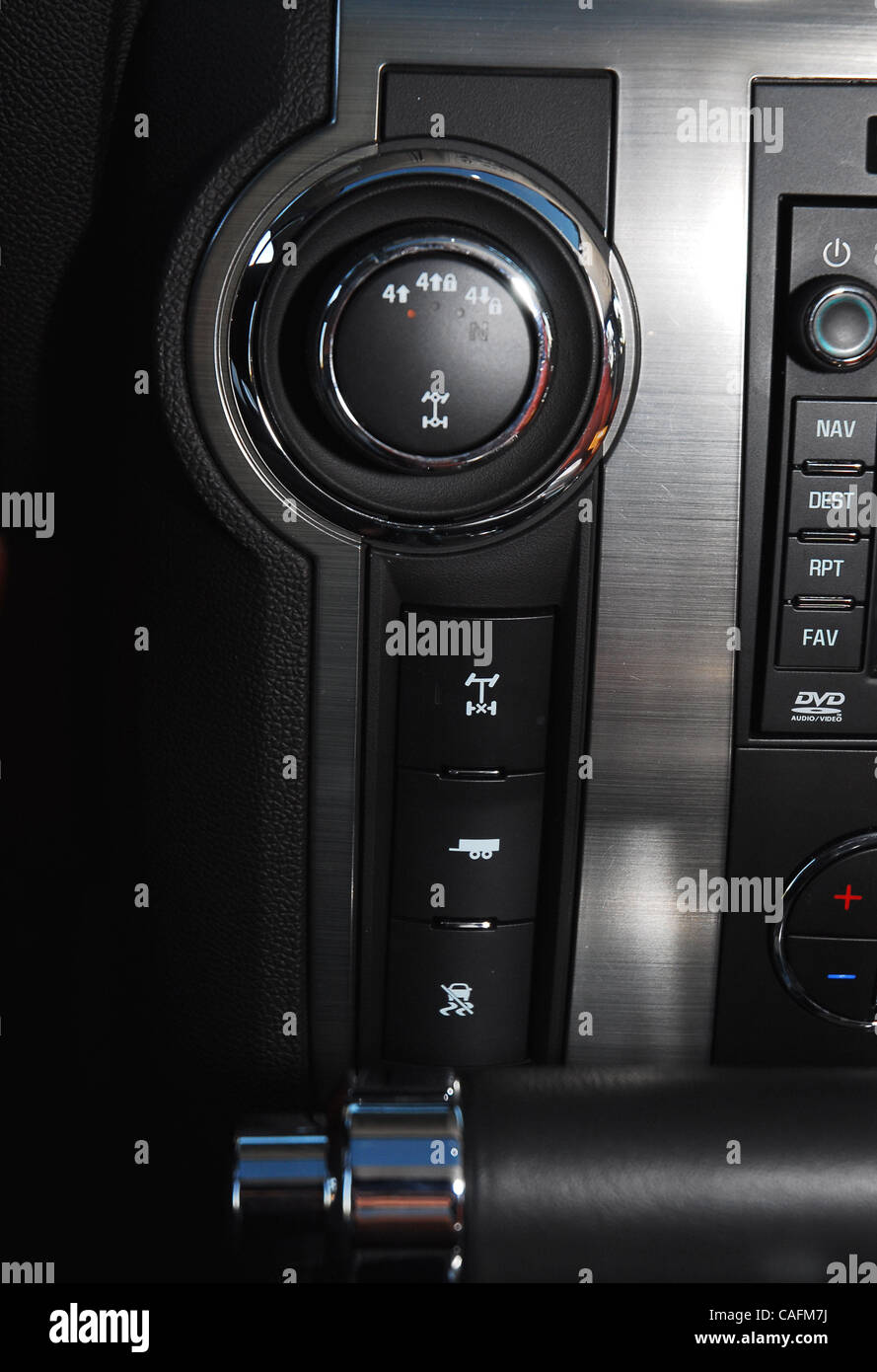 29 févr. 2008 - Los Angeles, Californie, USA - Le off-road warrior Hummer H2 rugit en 2008 avec un intérieur entièrement repensé qui combine les caractéristiques de luxe et de rendez-vous avec la robustesse légendaire Hummer. Sous le capot est un nouveau moteur plus puissant qui est couplé à une nouvelle, un changement en douceur, Banque D'Images