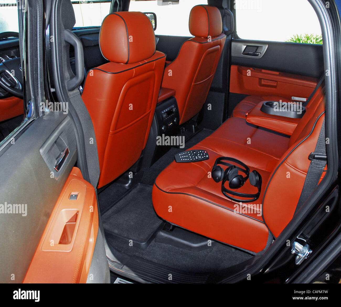 29 févr. 2008 - Los Angeles, Californie, USA - Le off-road warrior Hummer H2 rugit en 2008 avec un intérieur entièrement repensé qui combine les caractéristiques de luxe et de rendez-vous avec la robustesse légendaire Hummer. Sous le capot est un nouveau moteur plus puissant qui est couplé à une nouvelle, un changement en douceur, Banque D'Images