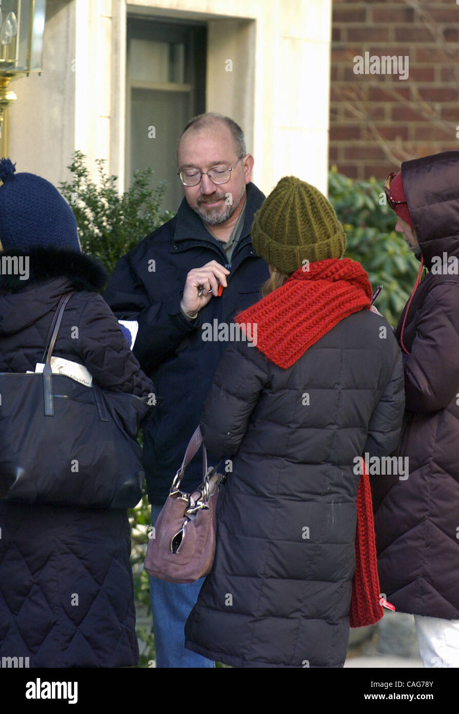 Walter Adam, mari de psychologue Faughy tué Kathryn l'extérieur de son immeuble situé au 440 East 79th Street, en face de l'office lorsque Kathryn Faughy fut tué. Kathryn Faughy, une psychologue de l'Upper East Side a été violemment assassiné dans son bureau le East 79th Street il y a deux nuits par Banque D'Images