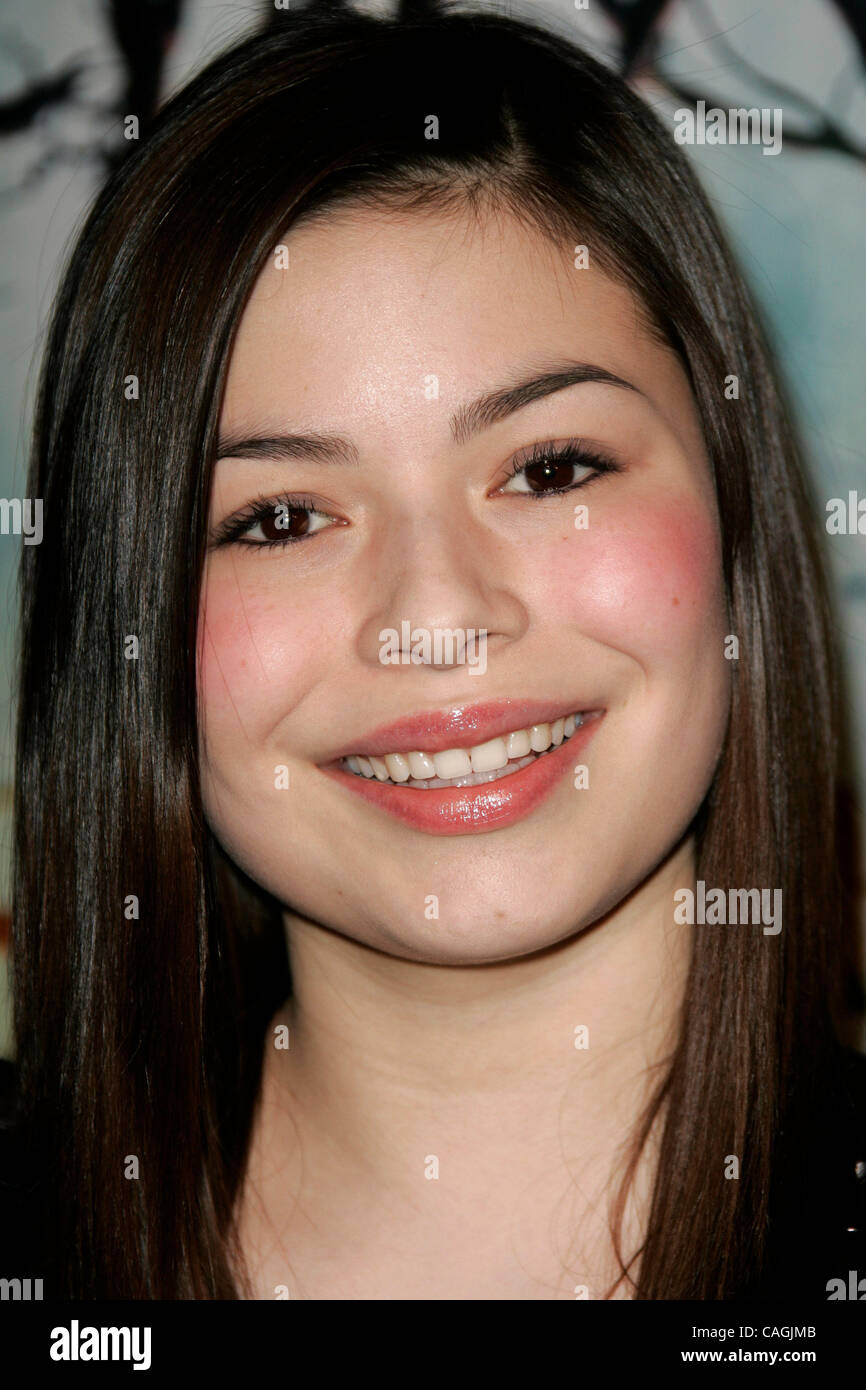 Jan 31, 2008 - Hollywood, Californie, USA - Actrice Miranda Cosgrove arrivant à 'Les Chroniques de Spiderwick" Los Angeles Premiere tenue sur le Studios Paramount Lot. (Crédit Image : © Lisa O'Connor/ZUMA Press) Banque D'Images