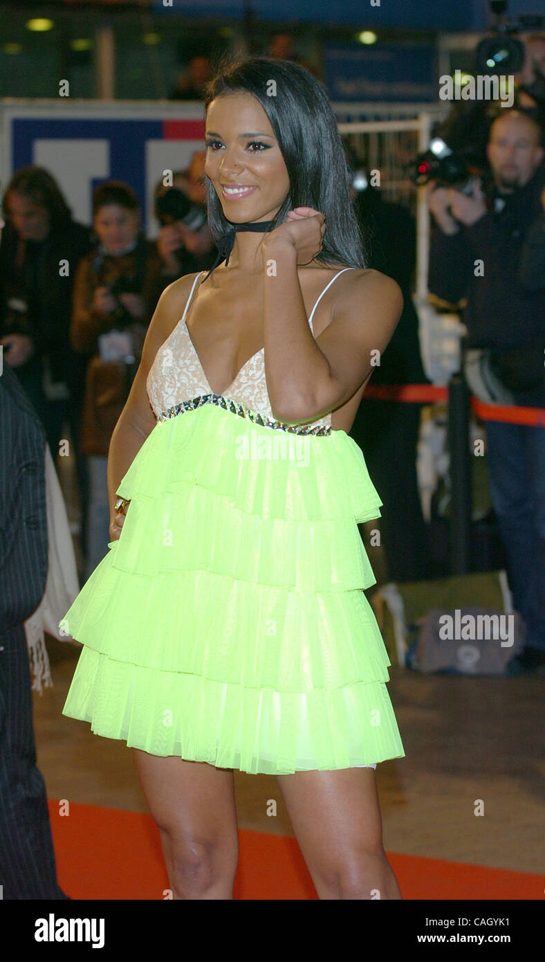 La chanteuse Shy'm arrive au NRJ Music Awards 2008 au Palais des Festivals - Cannes. Banque D'Images