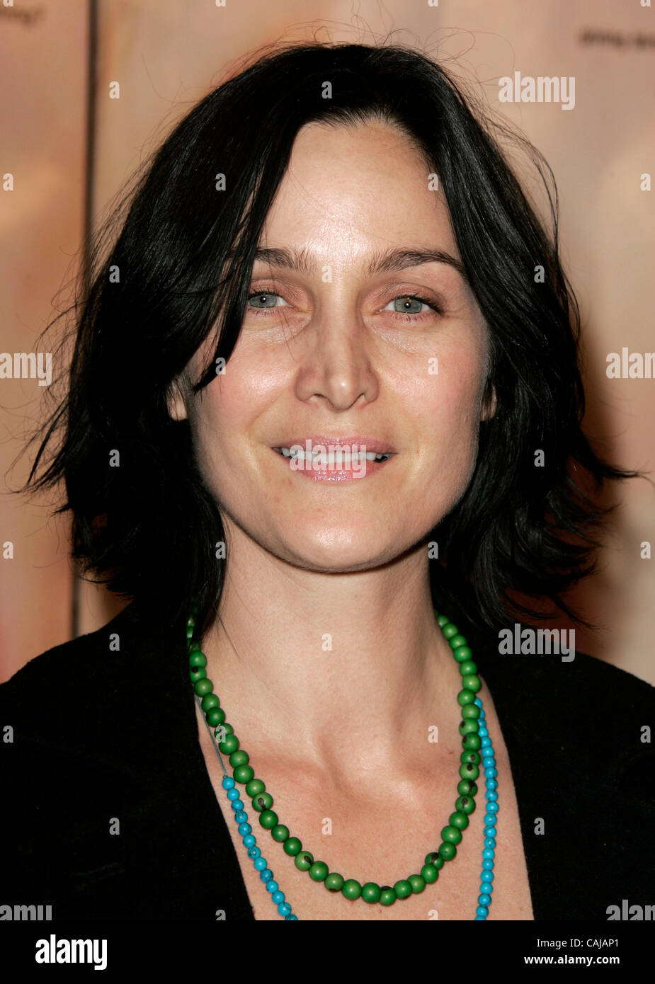 Jan 14, 2008 - Los Angeles, Californie, USA - Actrice CARRIE-ANNE MOSS arrivant à l 'l'entreprise d'être né" Los Angeles tenu au Fine Arts Theatre. (Crédit Image : © Lisa O'Connor/ZUMA Press) Banque D'Images