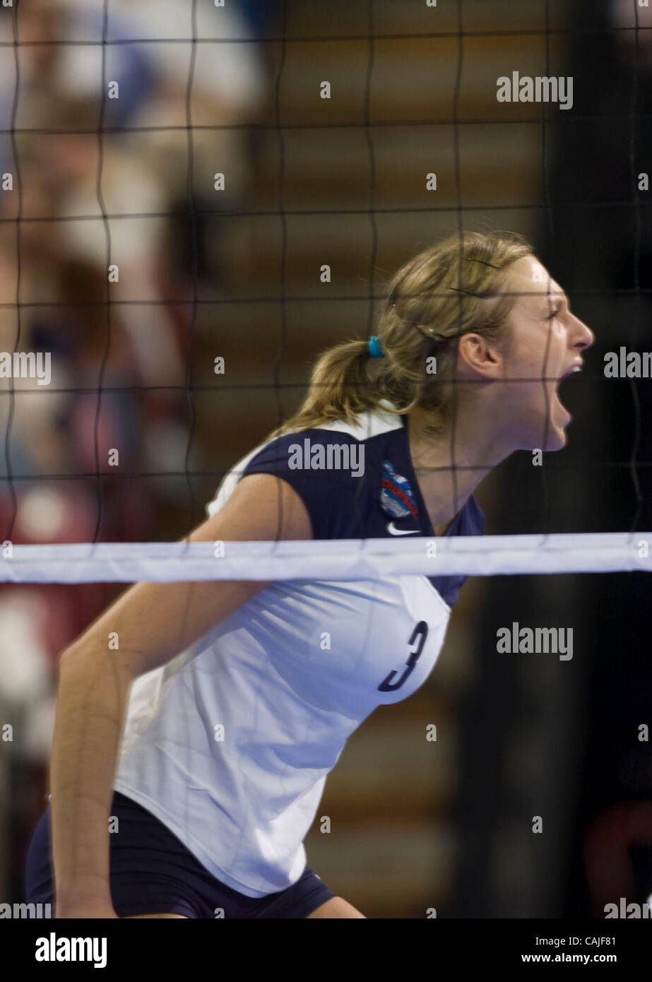 Harmotto Nittanay Chrisa pendant le match contre du Lion l'ours Cal au cours de la 2007 NCAA Division I women's volleyball championship demi-finale Jeudi, 13 décembre 2007, à l'Arco Arena de Sacramento, Californie . Carl Costas / ccostas@sacbee.com Banque D'Images
