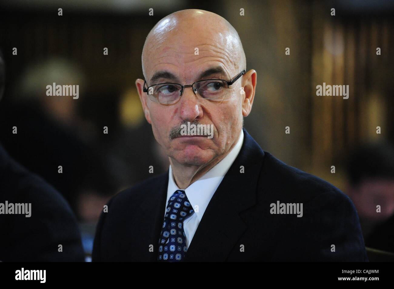 10 janvier 2011 - Manhattan, New York, États-Unis - SALVATORE CASSANO, commissaire de la NYC Fire Department parle comme New York City Council détient et débat de surveillance sur la gestion de la tempête de décembre 2010. (Crédit Image : © Bryan Smith/ZUMAPRESS.com) Banque D'Images