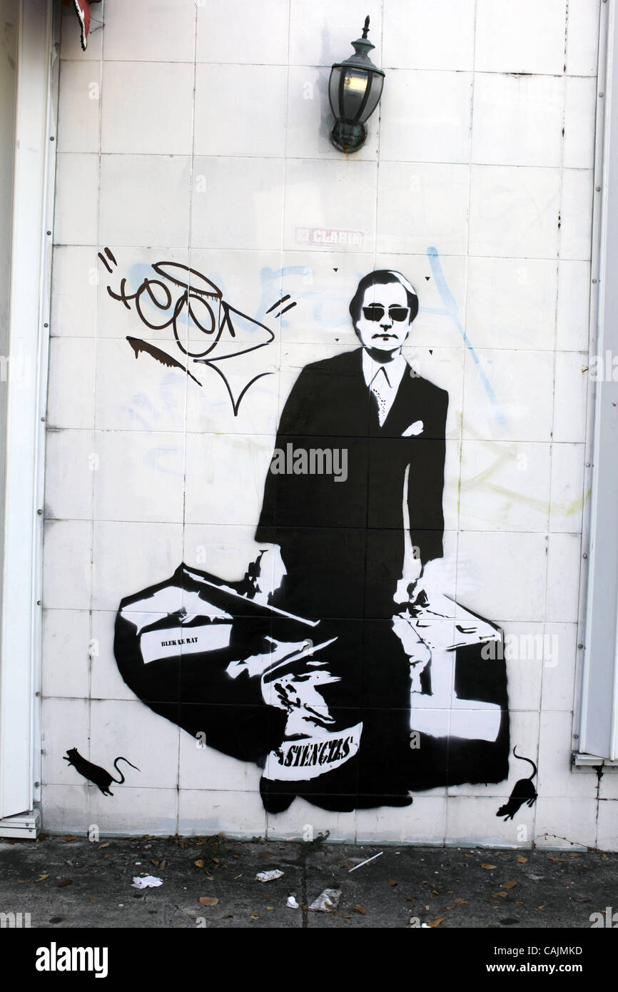 Jan 11, 2011 - Miami, Floride, États-Unis - graffiti mur cubain murale dans la communauté de l'influence de Cuba la petite havane. Little Havana (La Pequena Habana) est un quartier au sein de la ville de Miami. La maison à beaucoup de résidents immigrés cubains. Little Havana est noté comme un centre social, culturel et politique Banque D'Images